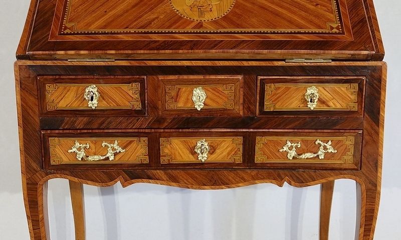 photo vintage Mid Slope Desk In Precious Wood, Louis XV Period – 18th Century
