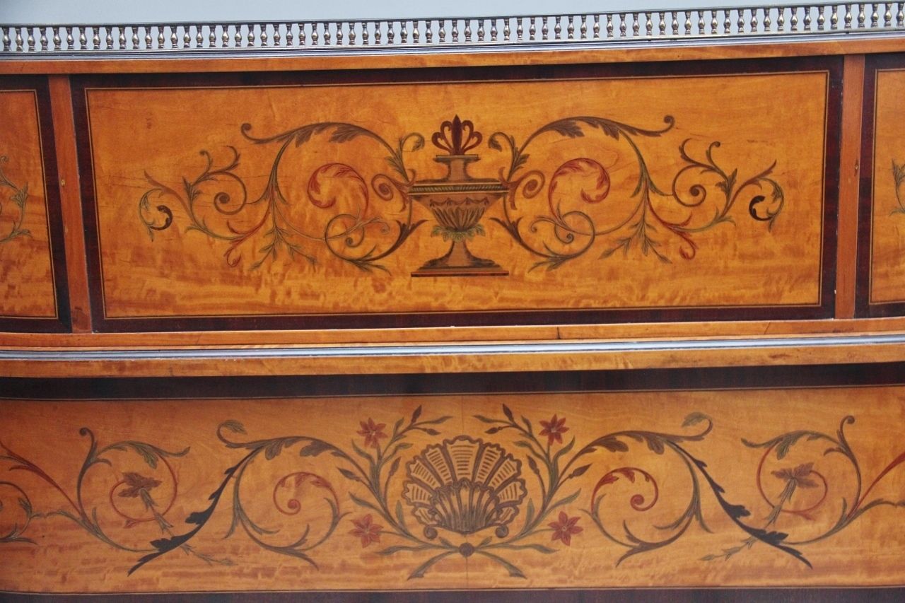 photo furniture 19th Century Satinwood And Inlaid Carlton House Desk