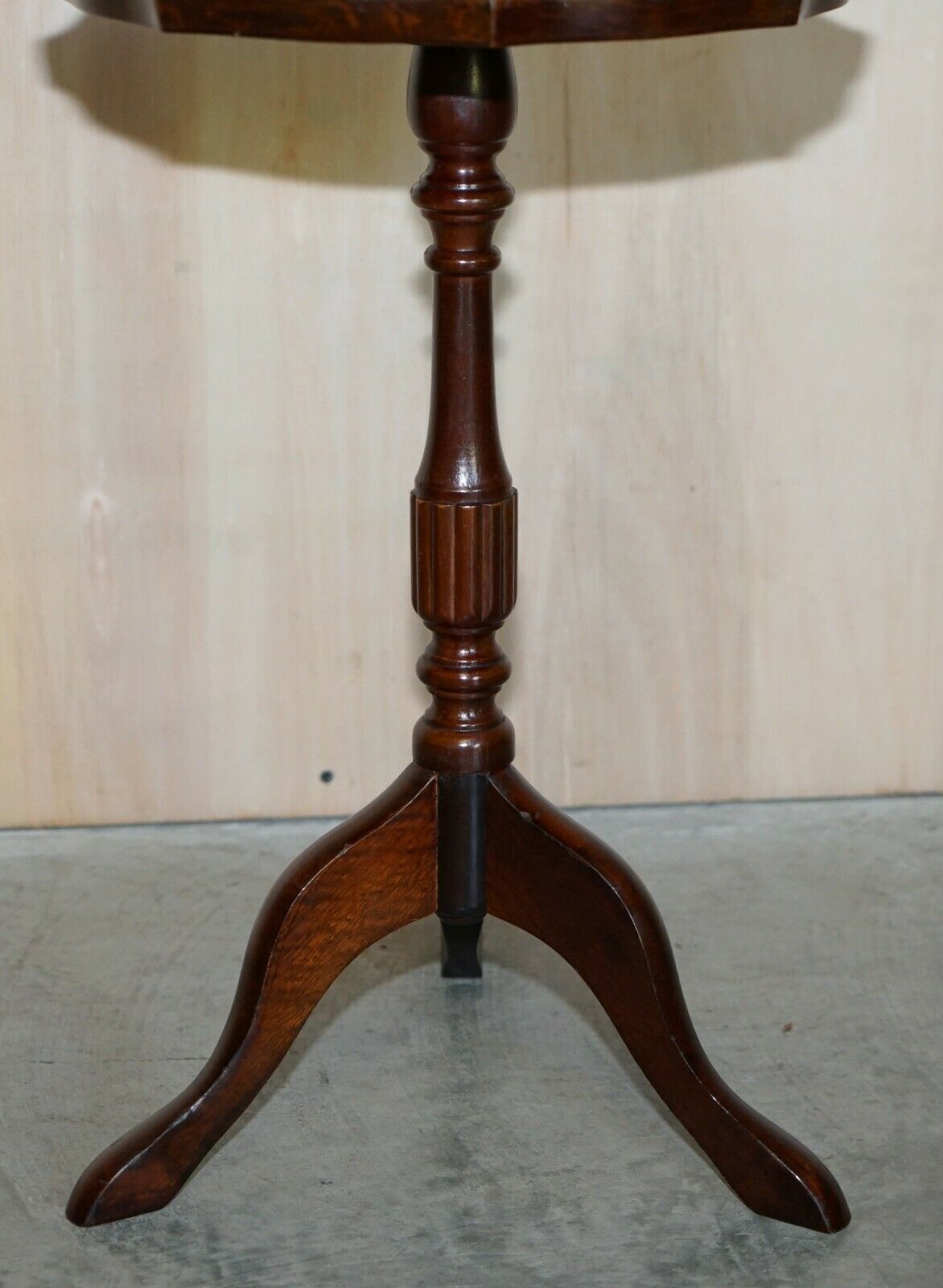 Lovely Vintage Pie Crust Edge Brown Leather Tripod Side End Lamp Wine Table photo vinterior