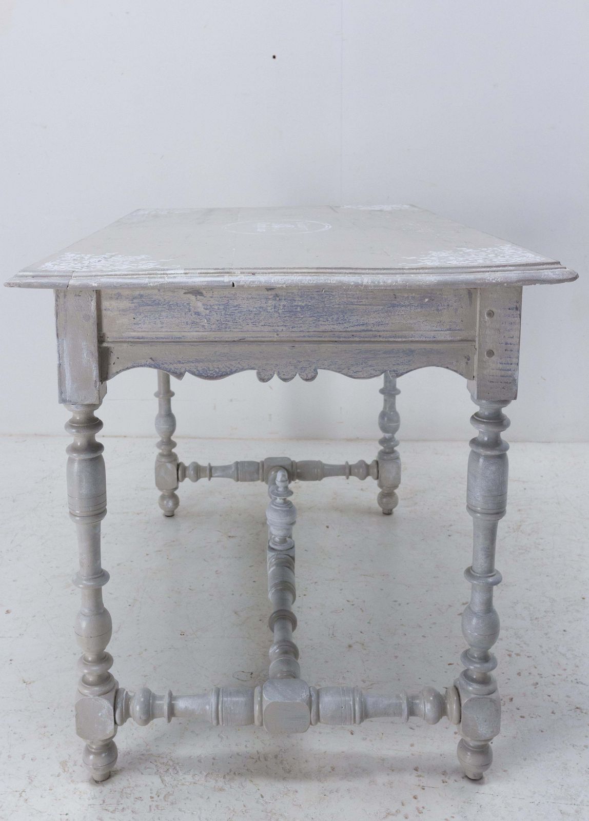 Table à écrire en chêne de style Louis XIII, finition shabby, XIXe siècle photo Mobilier