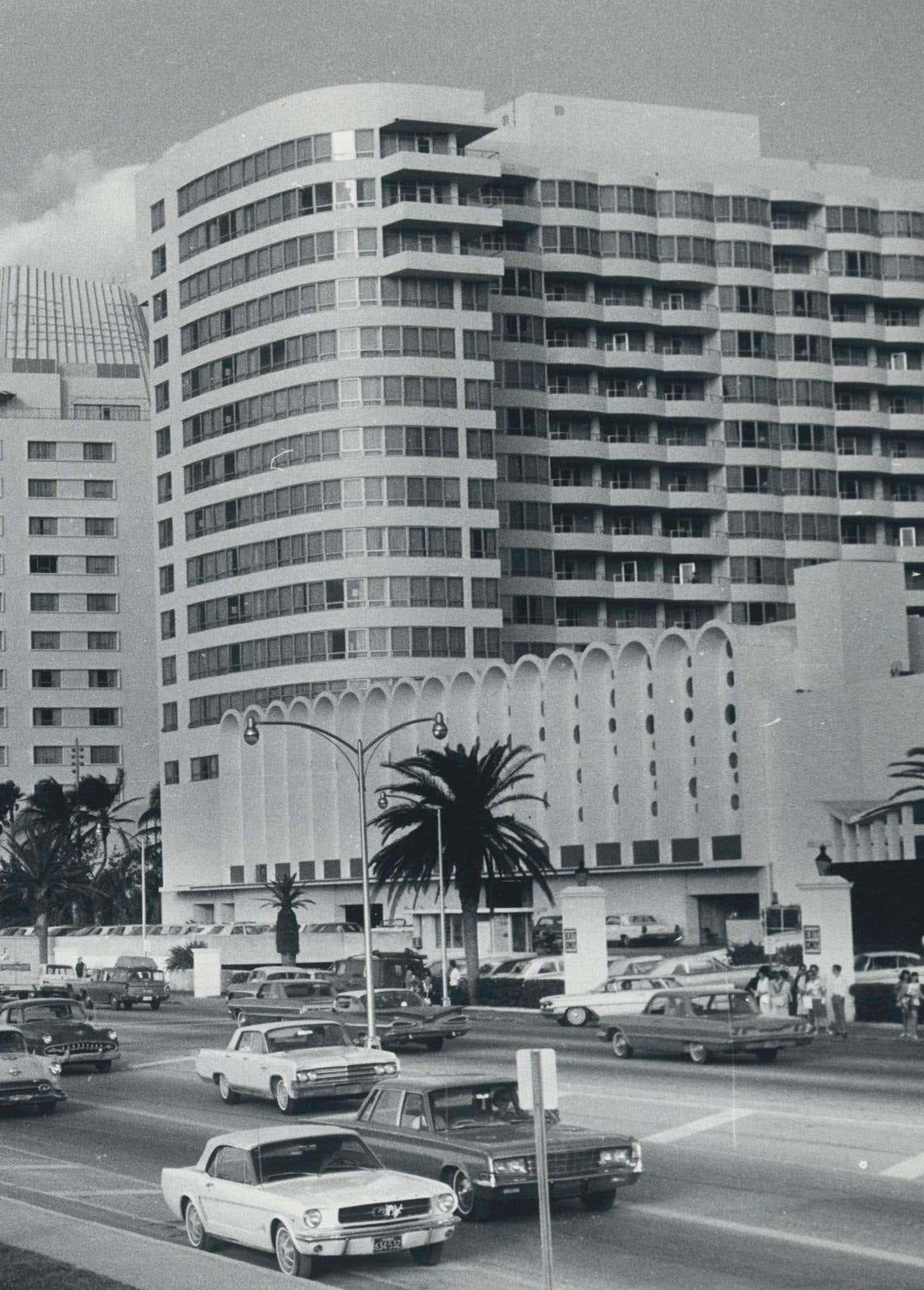 Erich Andres Miami Beach, Street Photography, Silver Gelatine Print, USA 1960s photo for sale