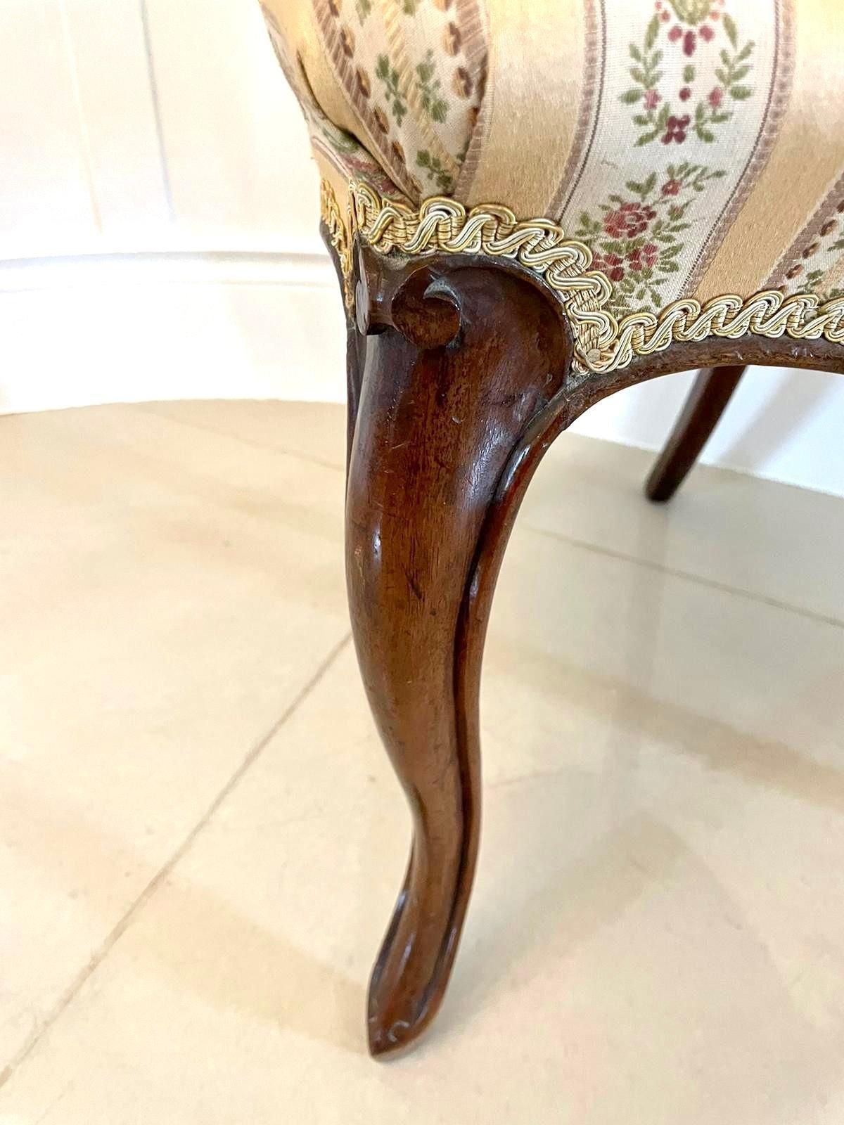 photo vinterior Pair Of Antique Victorian Quality Carved Walnut Side Chairs