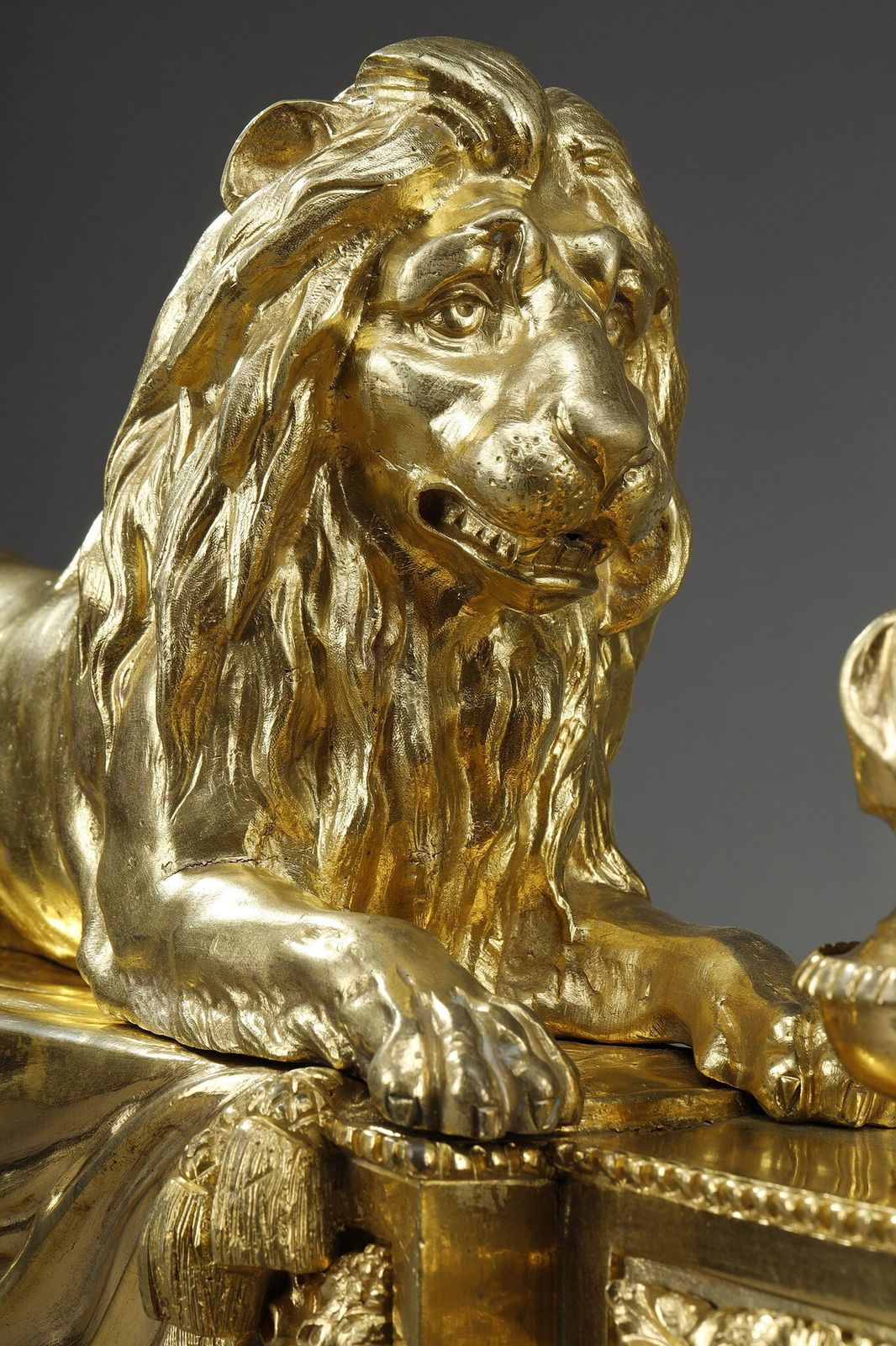 photo vinterior Pair Of Andirons With Lions In Bronze Chased And Gilded