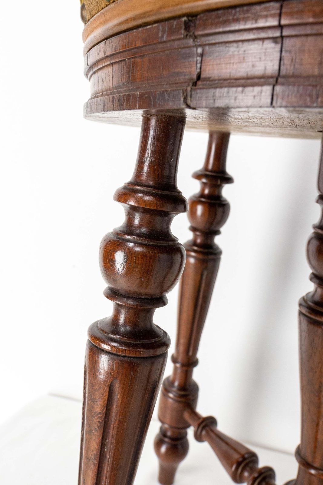Tabouret de piano Napoléon III en noyer, vers 1880 photo vinterior