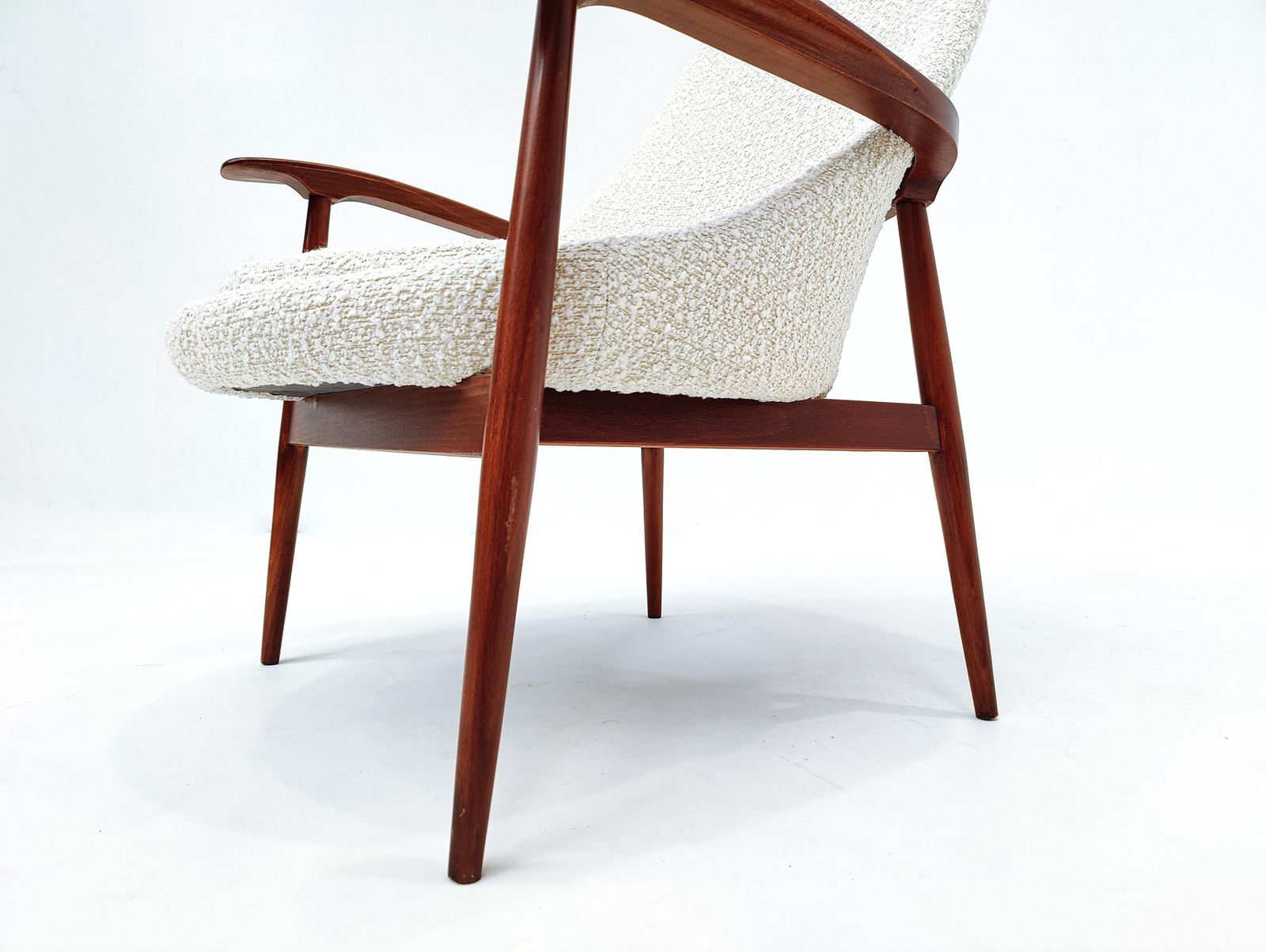 photo furniture Pair Of Mid Century Armchairs, Wood And White Boucle Fabric, Italy 1960s
