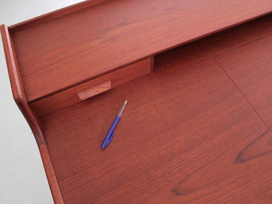 photo vinterior Mid Century  Modern Scandinavian Vanity Desk  In Teack By Arne Wahl Iversen