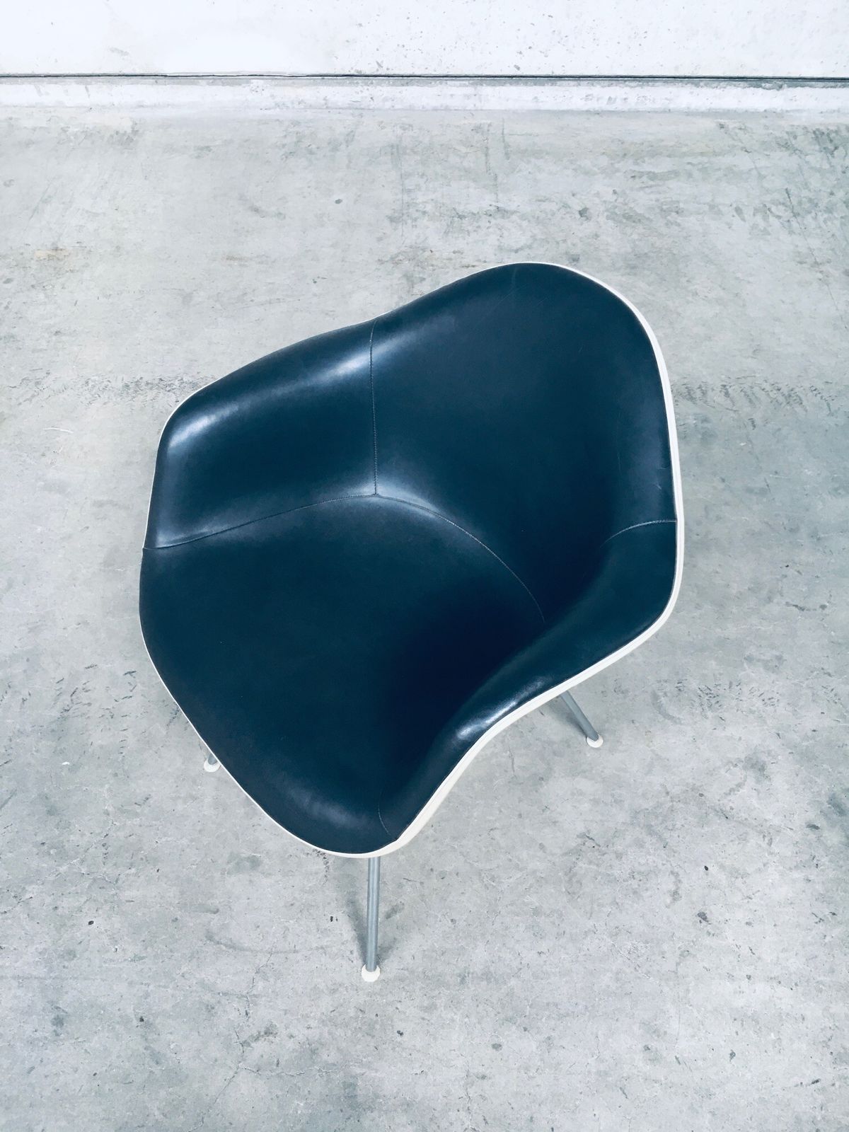Mid Century Zwartleren Dax Fauteuil Van Charles En Ray Eames Voor Herman Miller, Ca. Jaren 1960 photo 1674.0