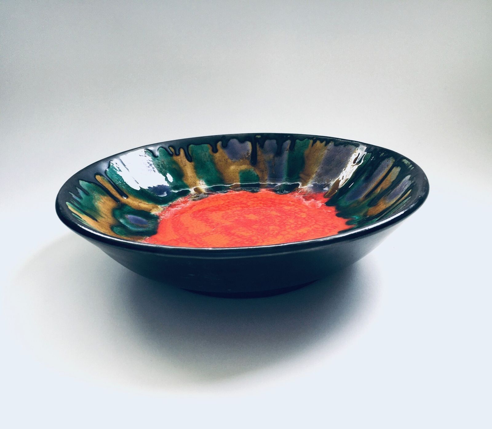 Mid Century Art Pottery Schaal, West Duitsland, Ca. Jaren 1960 photo for sale
