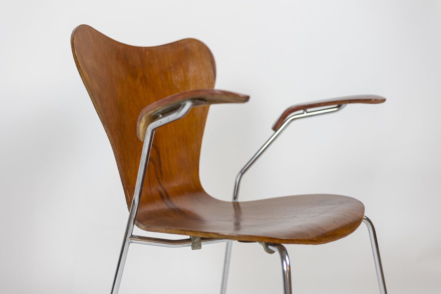 photo for sale Arne Jacobsen For Fritz Hansen, Armchair “Butterfly”, 1970s