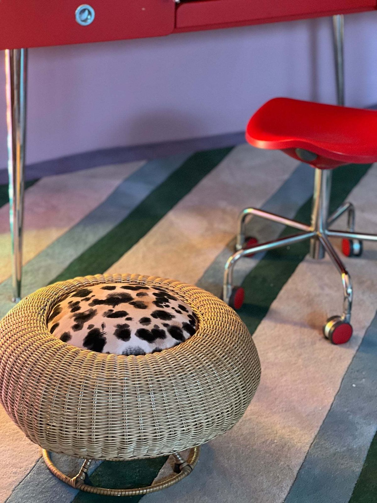 photo furniture Red Lacquered 1980s Desk By Raul Barbieri