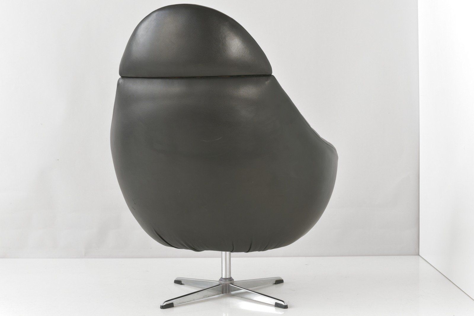 Dutch Swivel Bucket Chair In Leather, 1960 photo for sale