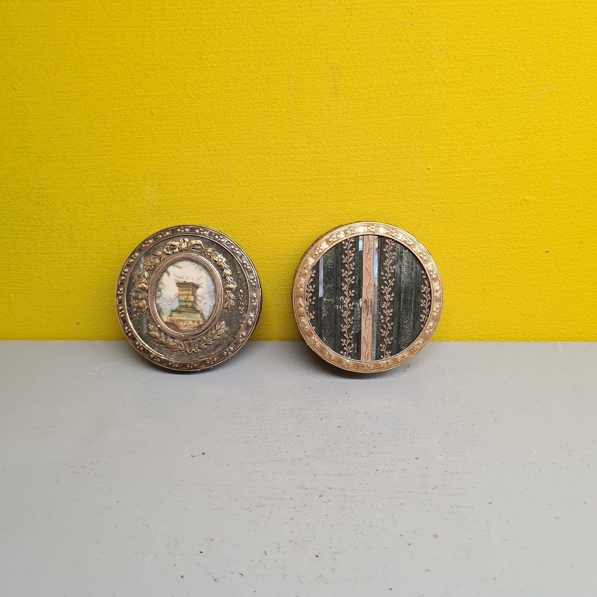 photo for sale French Louis XV Gold And Tortioseshell Snuffbox, 18th Century.