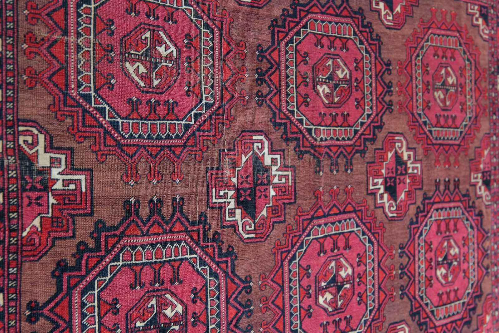 Traditional Red Wool Antique Rug Handwoven Oriental Living Room Rug photo 3480.0