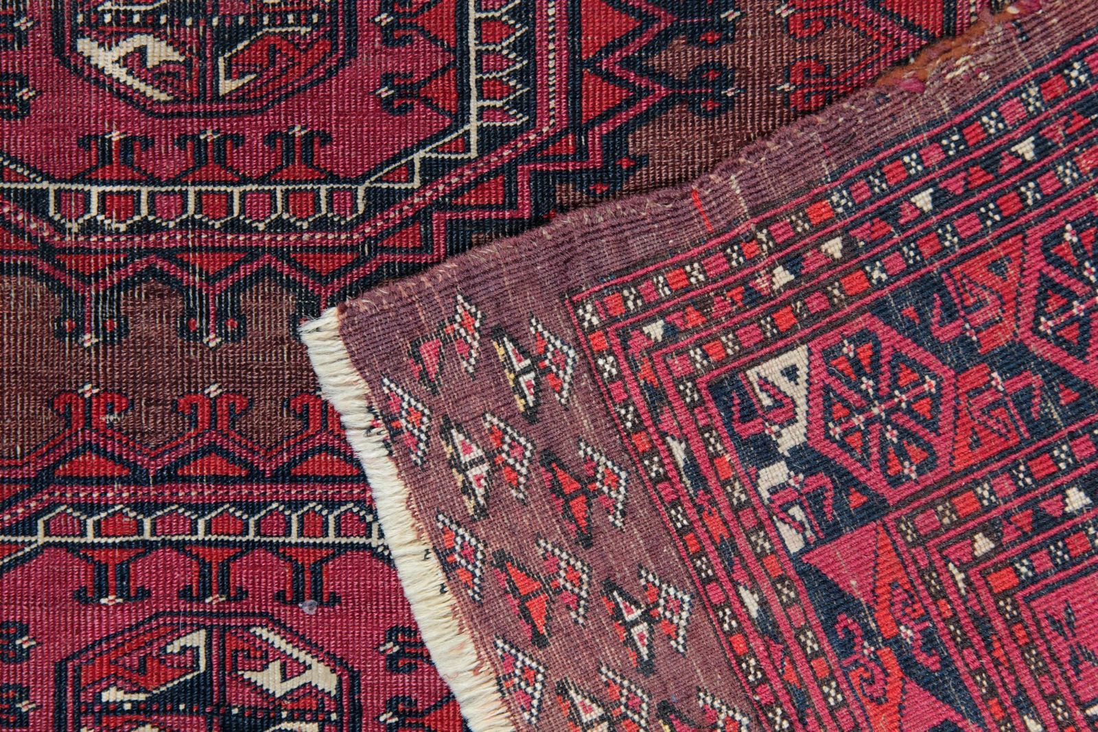 Traditional Red Wool Antique Rug Handwoven Oriental Living Room Rug photo vinterior