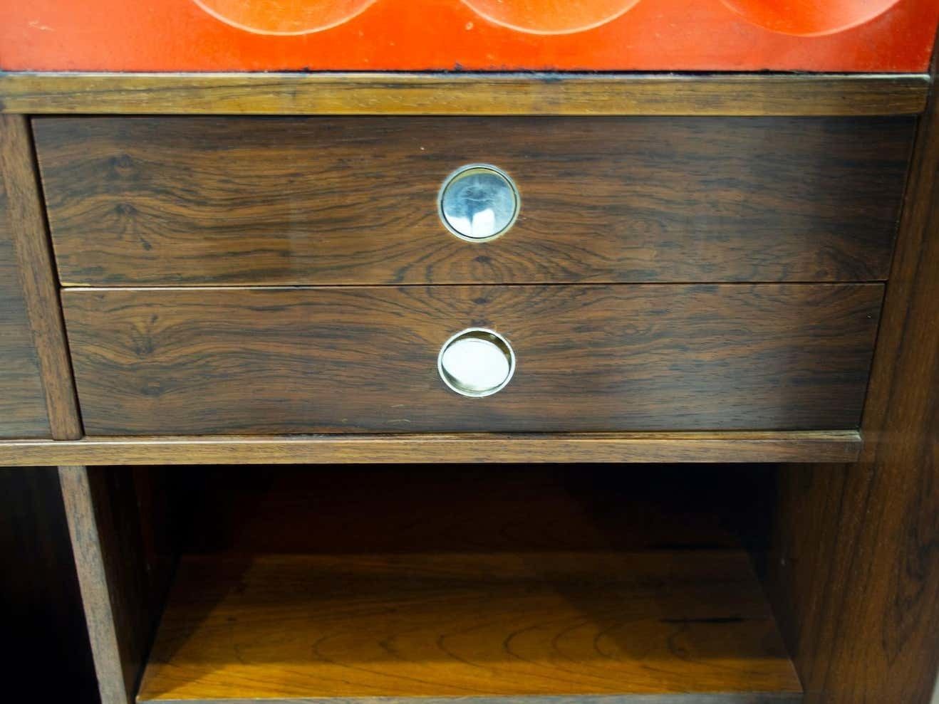 photo vinterior Wooden Free Standing Dry Bar With Flip Up Top