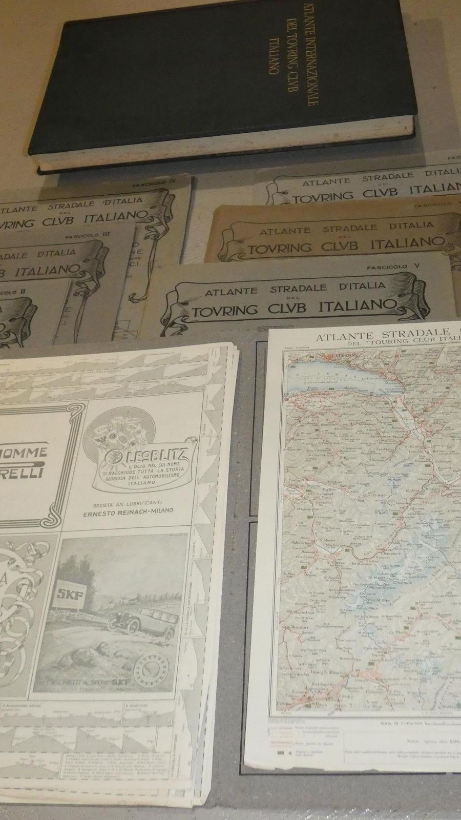 photo for sale Bond Opera Cartographic, International Atlas Of The Italian Touring Club With Dedication By Benito Mussolini, Italy 1927, Set Of 9