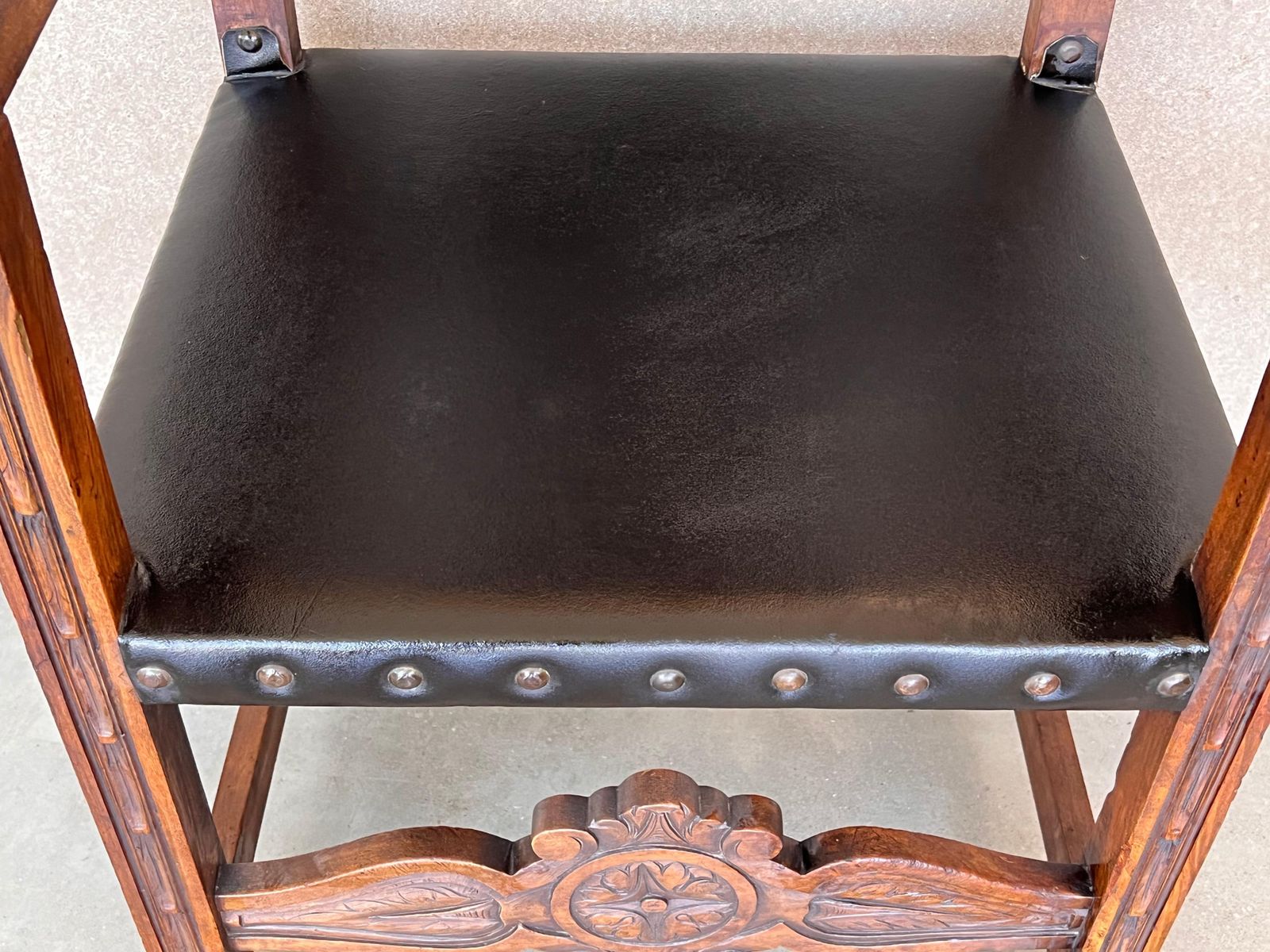 19th Century French Carved Walnut Turned Wood Armchair With Claw Feet photo vinterior