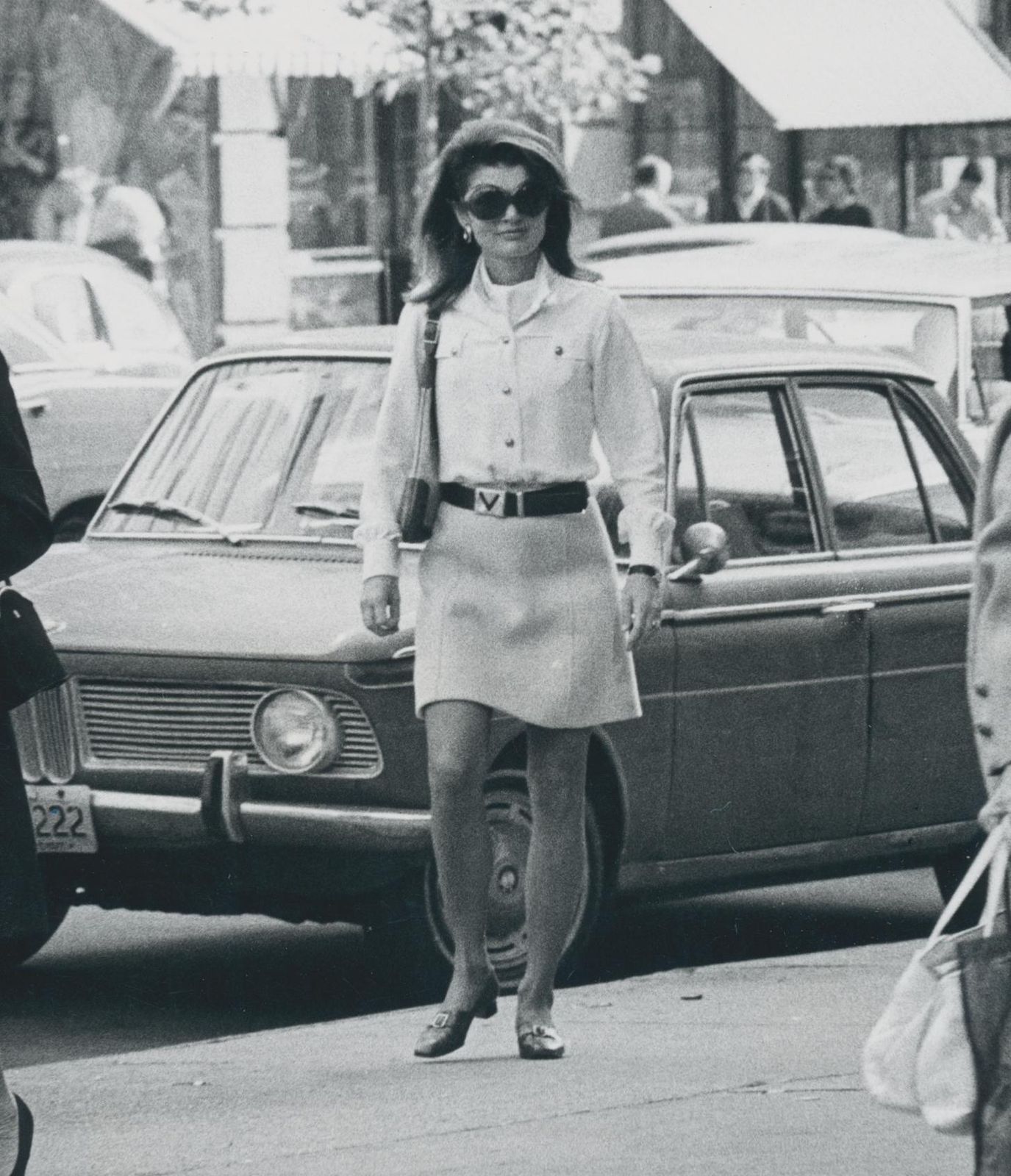 Thomas J. Wargacki Jackie Onassis; Street Photography; 1970s, 25,2 X 20,2 Cm photo furniture