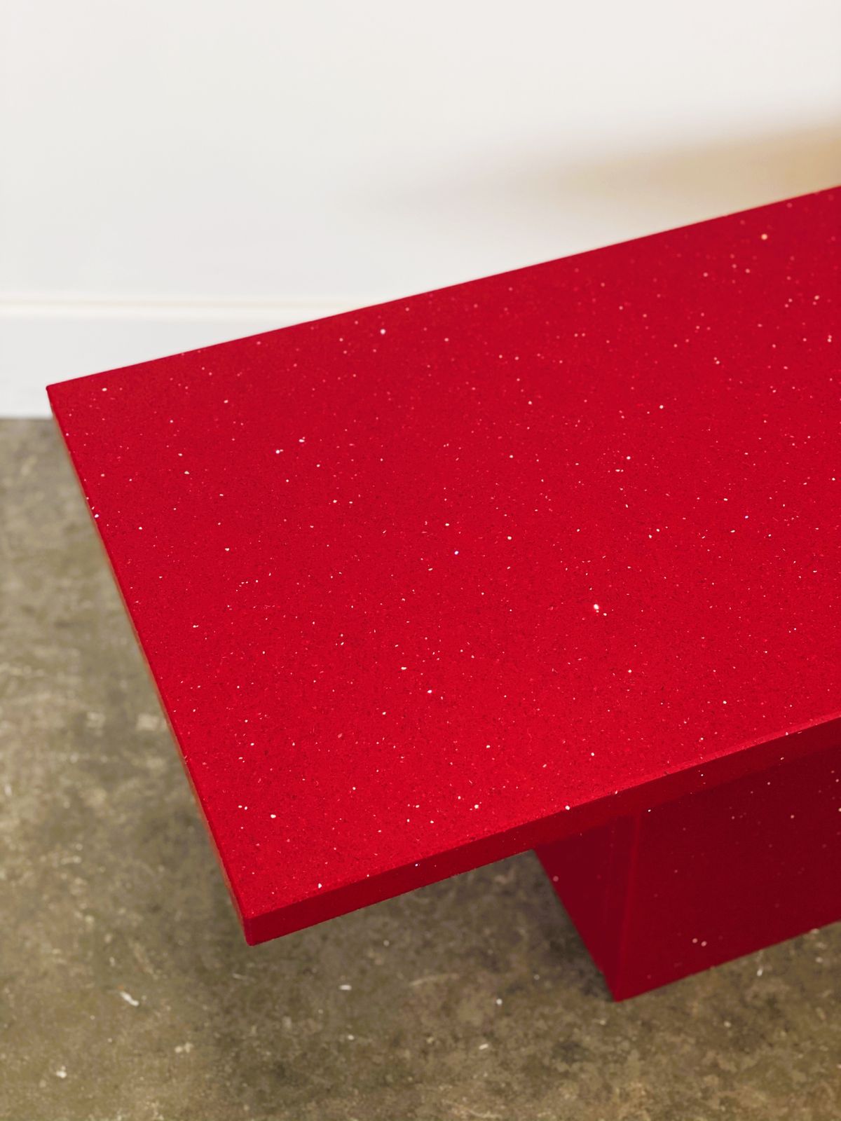 Vintage Salontafel Van Rood Graniet. photo 625.0