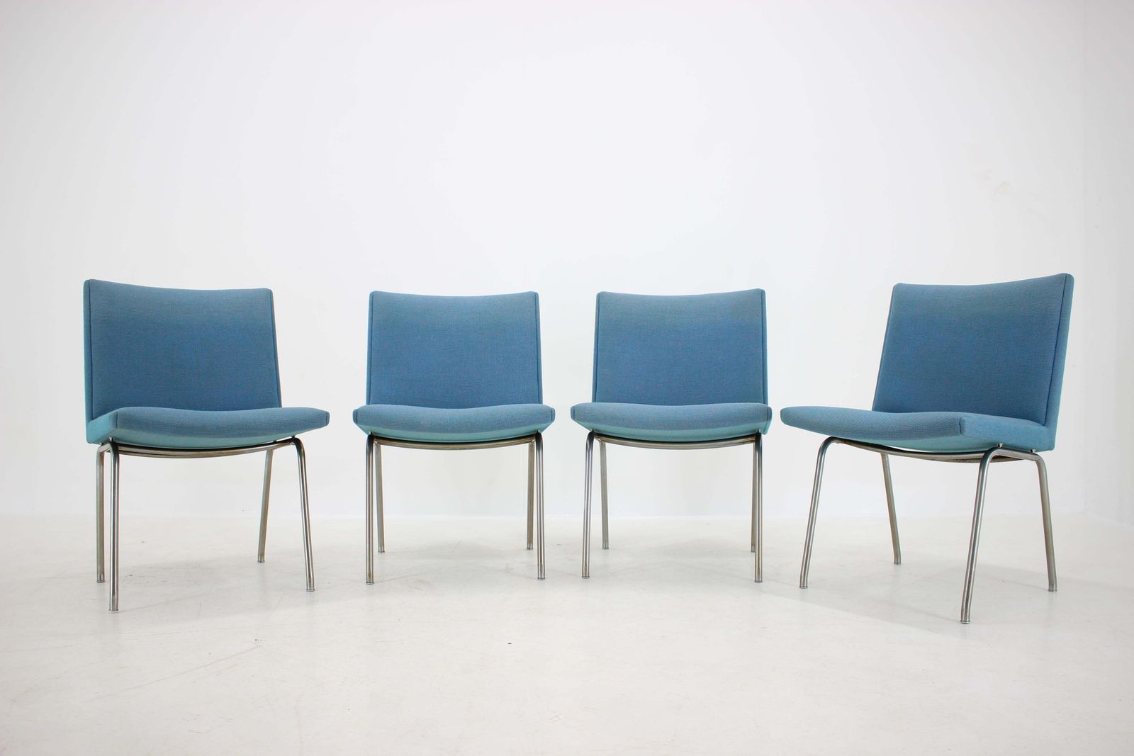 Hans J. Wegner Airport Lounge Chairs Voor A.P. Stolen, Ca. Jaren 1960 – Set Van 4 photo furniture