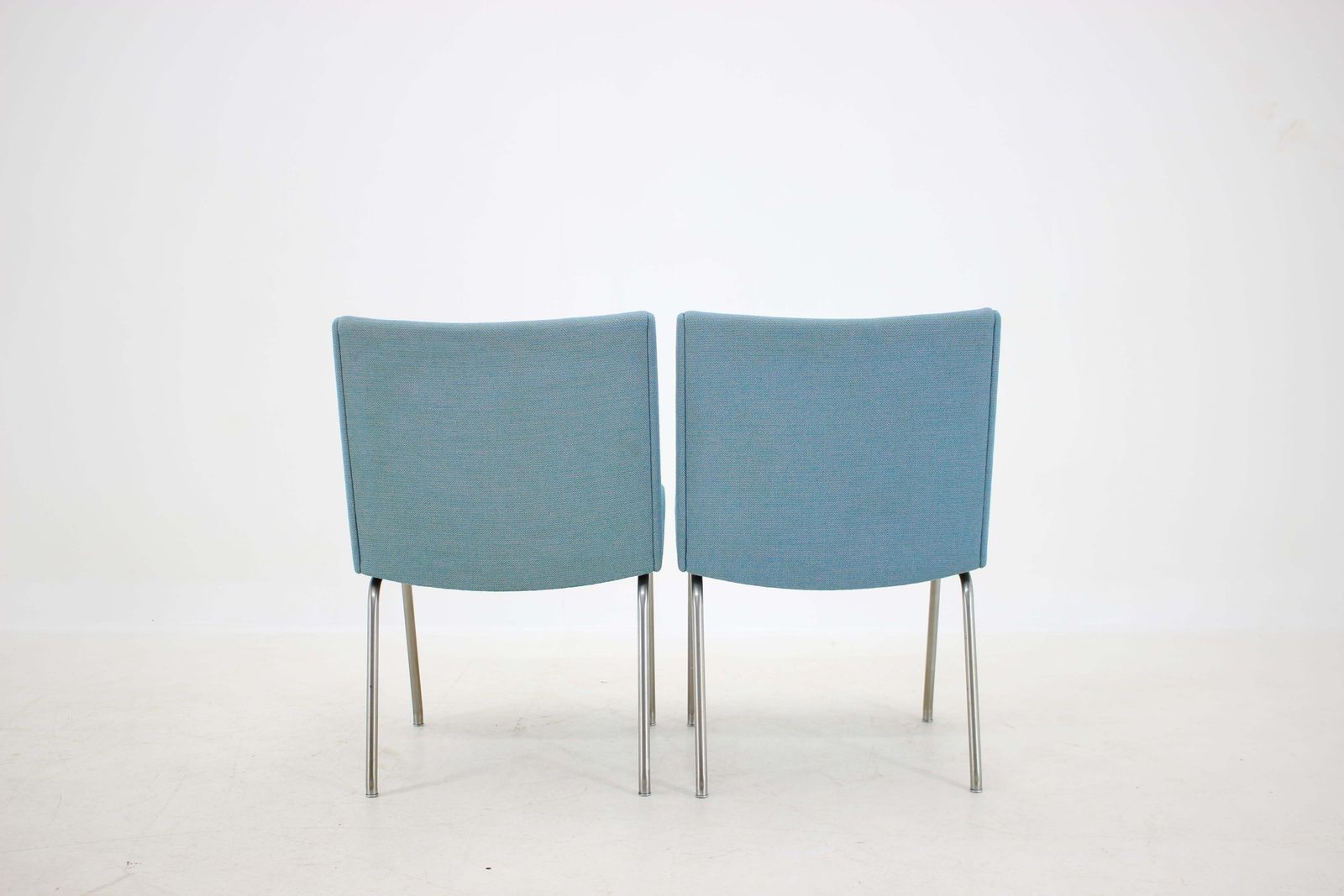 photo furniture Hans J. Wegner Airport Lounge Chairs Voor A.P. Stolen, Ca. Jaren 1960 – Set Van 4