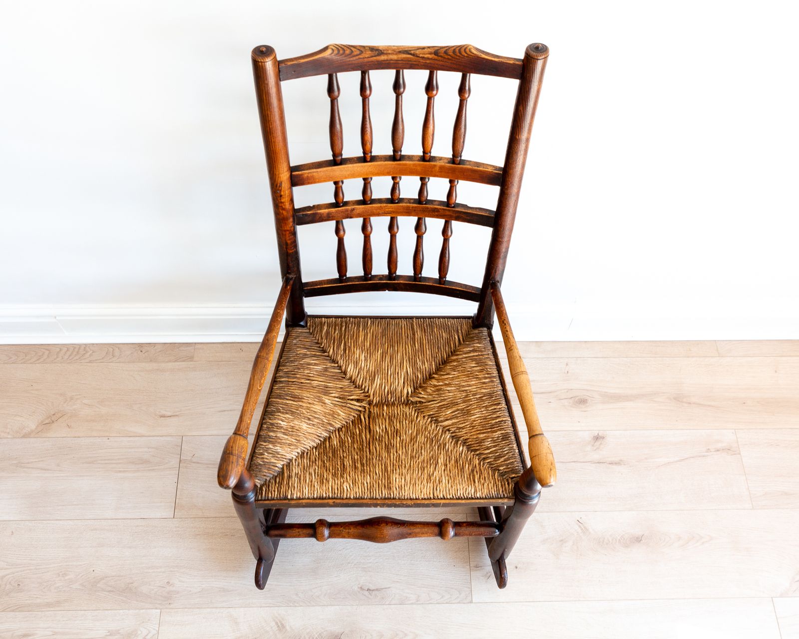 photo vinterior Georgian Rocking Chair 18th Century English Antiqu.E Lancashire Armchai.R Spindle Back Rush Seat Ash Elm Country Farmhouse Rusti.C