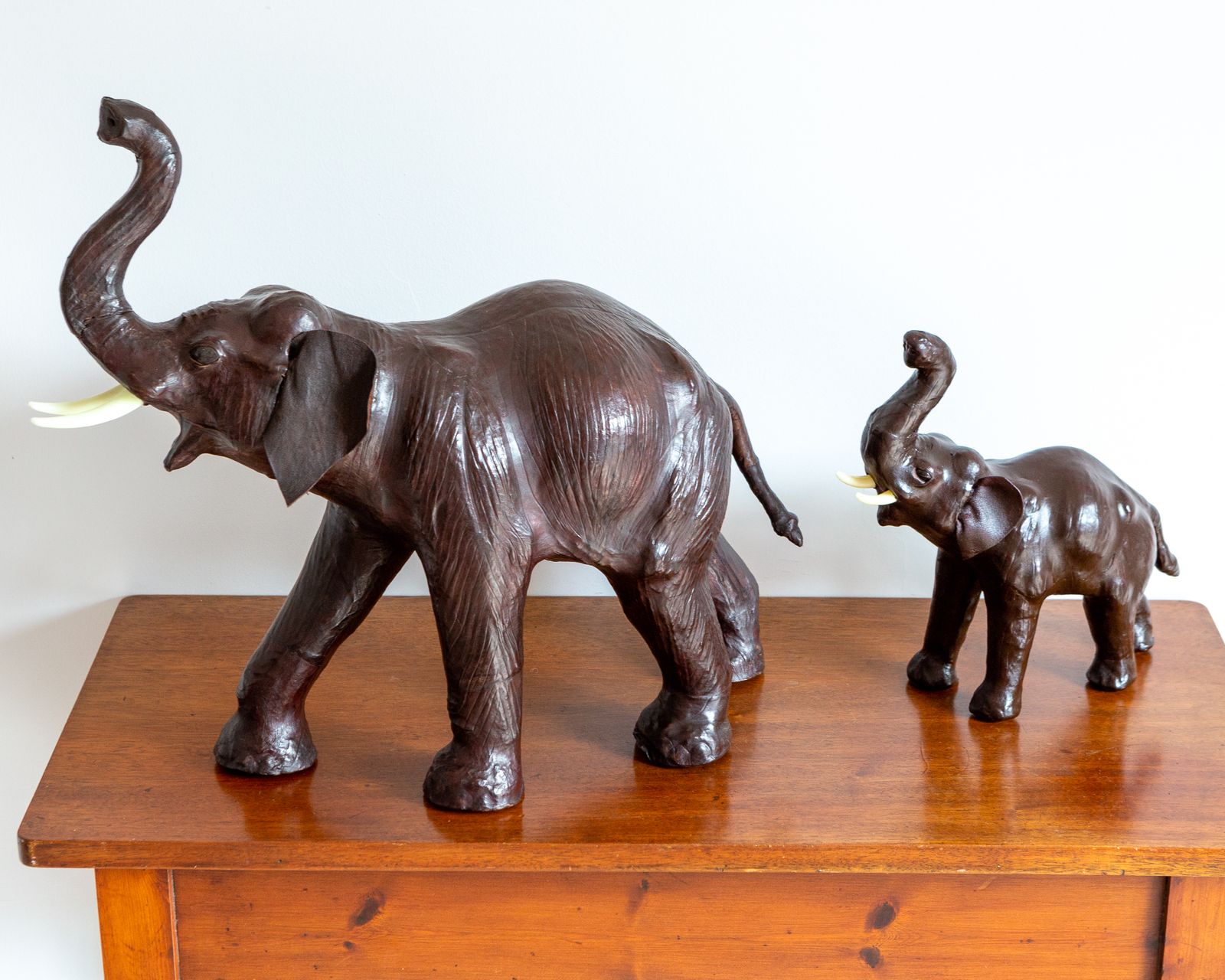 Pair Of Vintage Mother And Baby Leather Elephant Statues Figurines Liberty Mcm