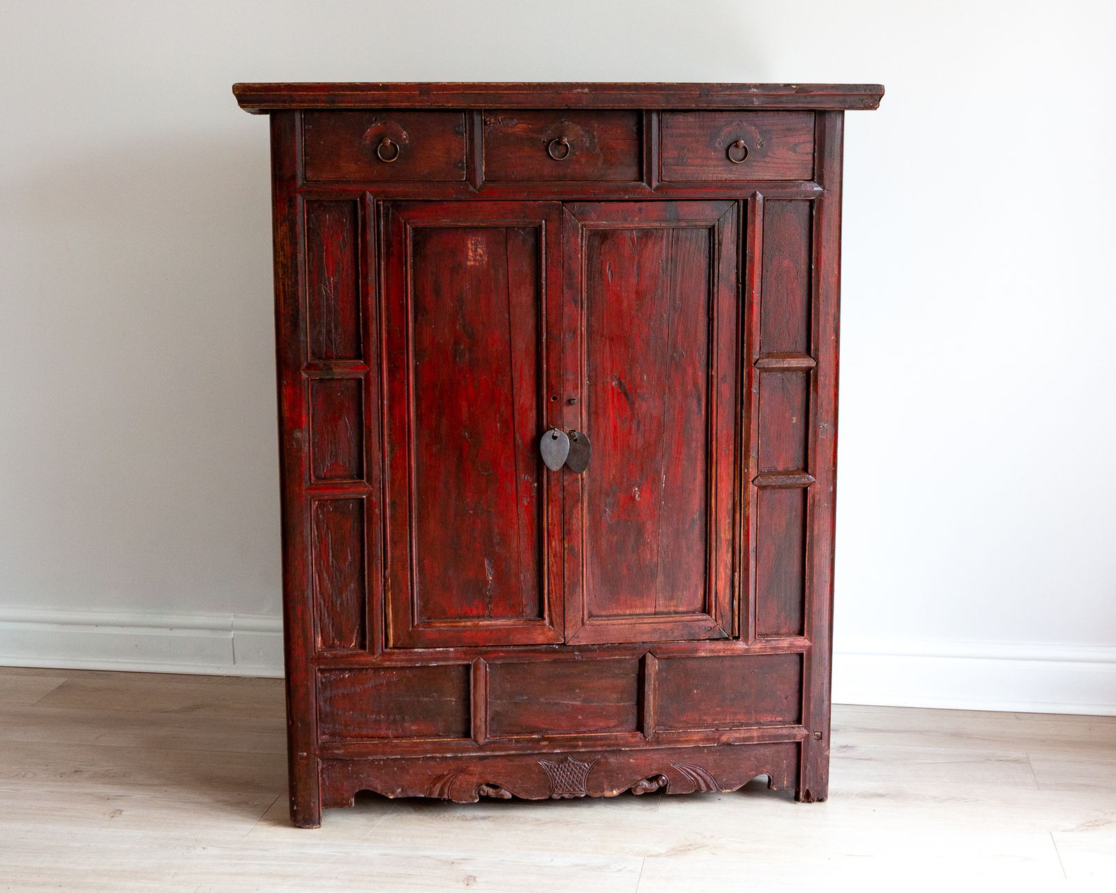 Rare Late 18th Century Chinese Red Lacquered Panelled Shanxi Wedding Cabinet Oriental photo vinterior