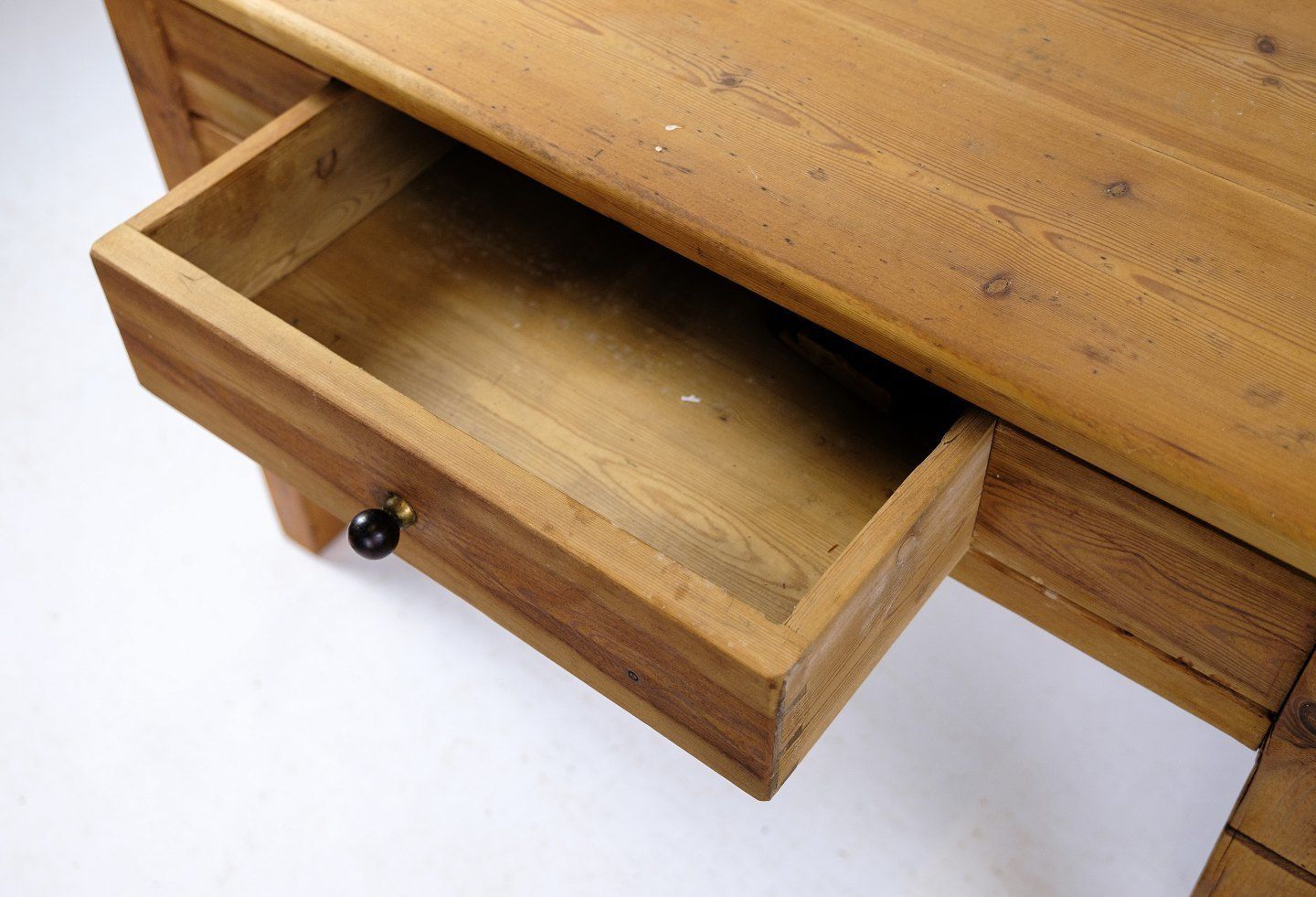 Side Table, Pine Wood, 1920s photo vinterior