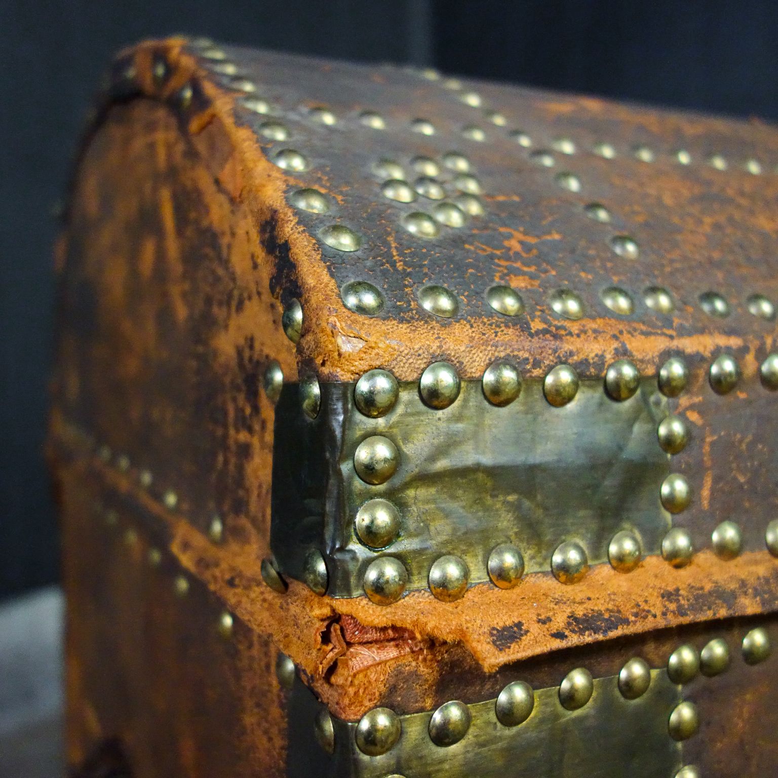 Brocante Swedish Wedding Chest – Leather – 19th Century photo vinterior