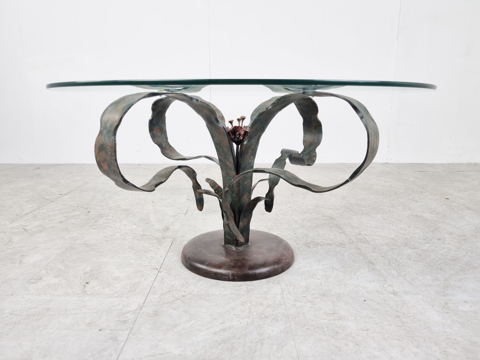 Sculpted Steel Flower Coffee Table, 1970s photo Furniture