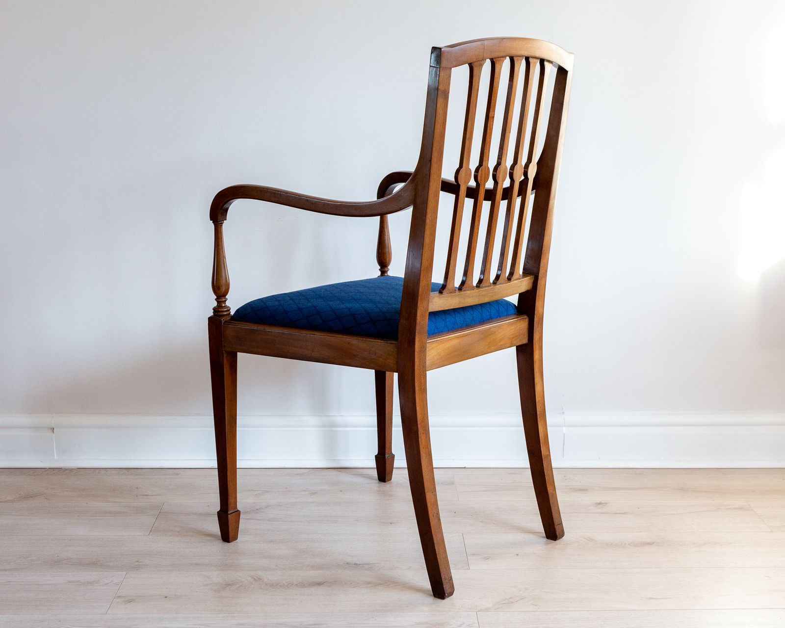photo furniture Fine English Regency Sheraton Revival Antique Mahogany Inlaid Armchair