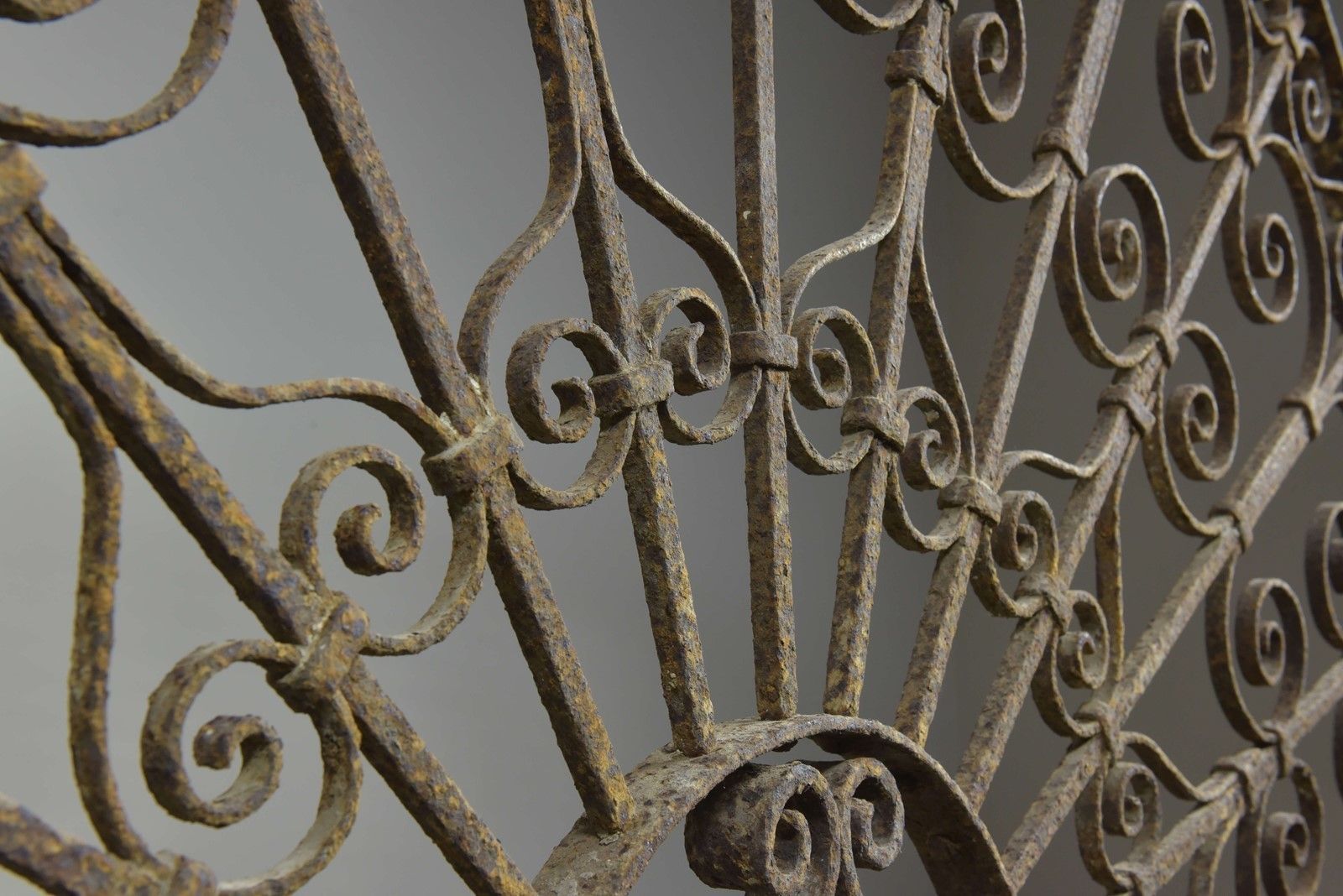 Antique Iron Demilune Overdoor Grill 2 photo vinterior