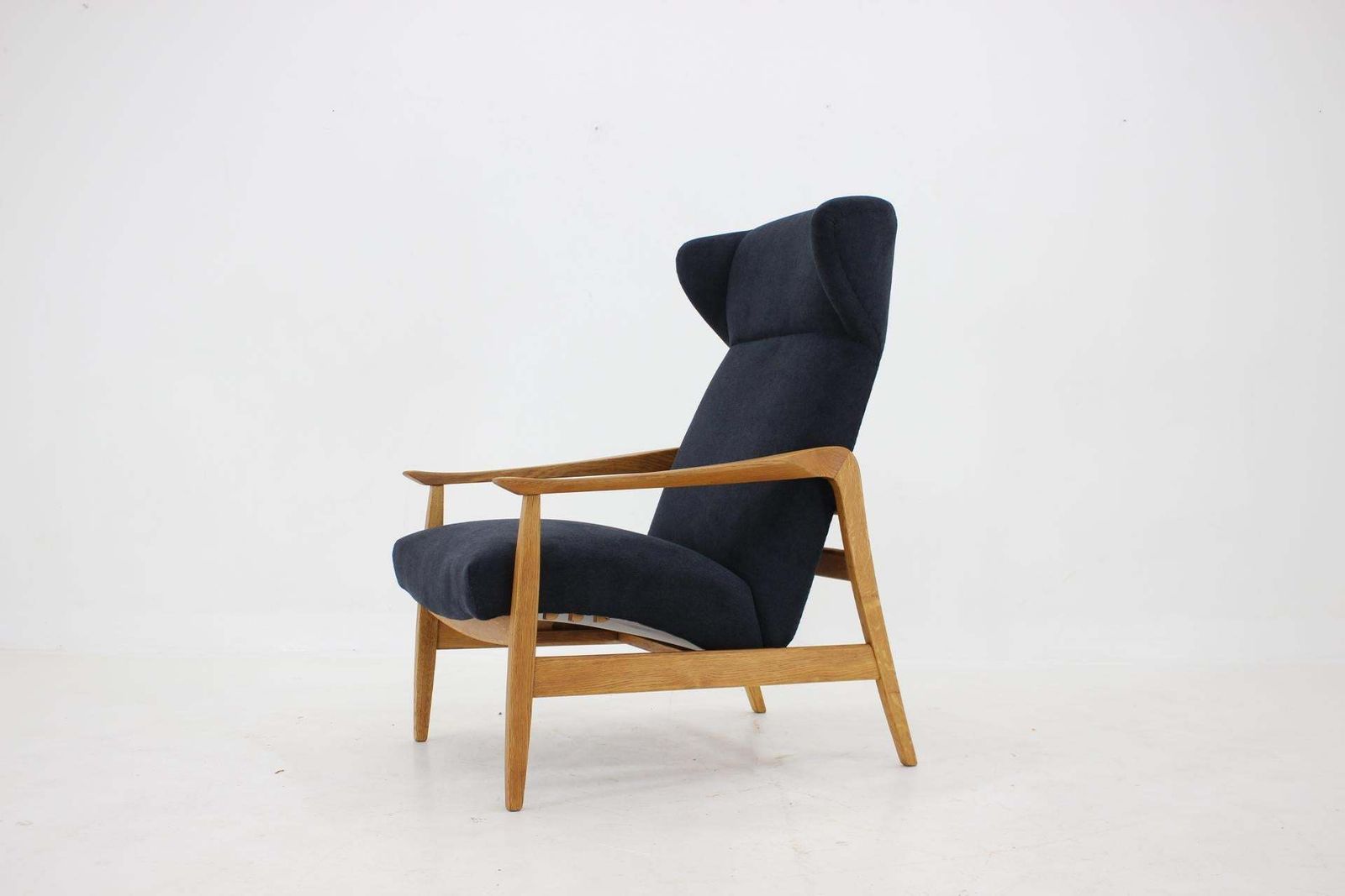 1960s Oak Reclining Wing Chair, Czechoslovakia photo furniture