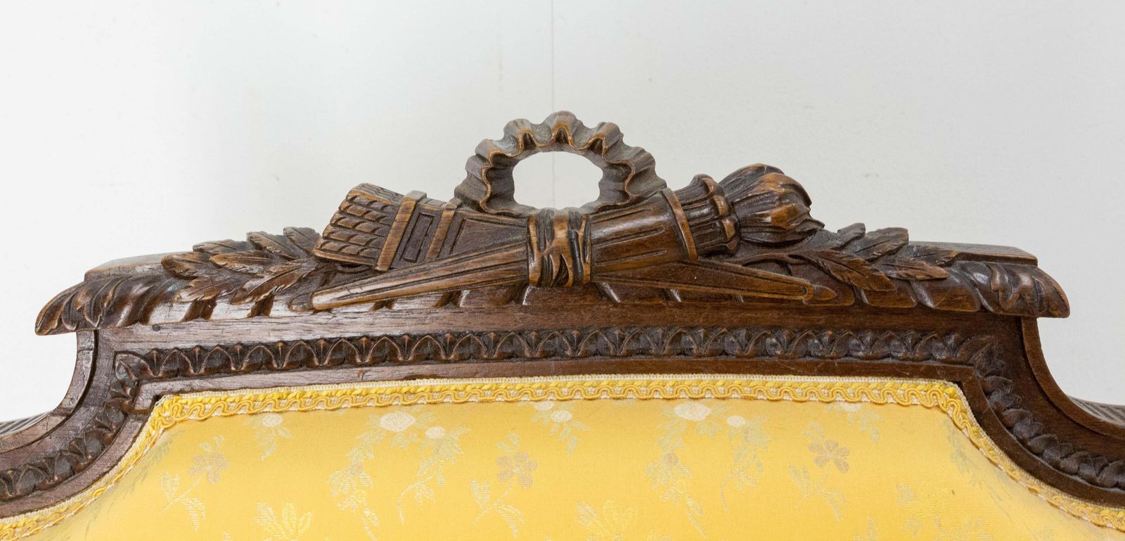 Fauteuil Louis XVI en noyer, style revival, France, fin du XIXe siècle, à retapisser photo vintage
