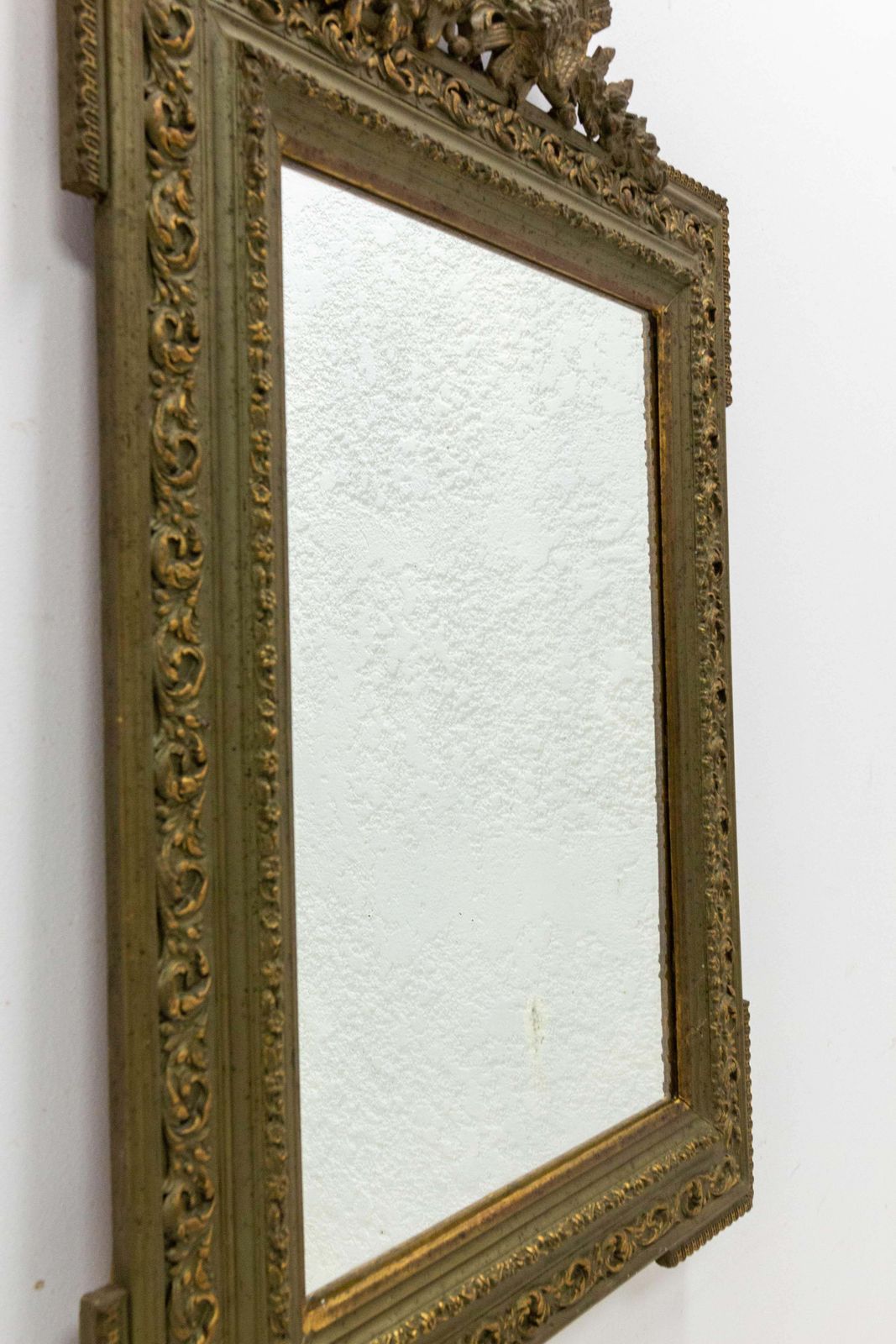 Miroir français en stuc à patine bronze, décors végétaux, Napoléon III, vers 1890 photo for sale