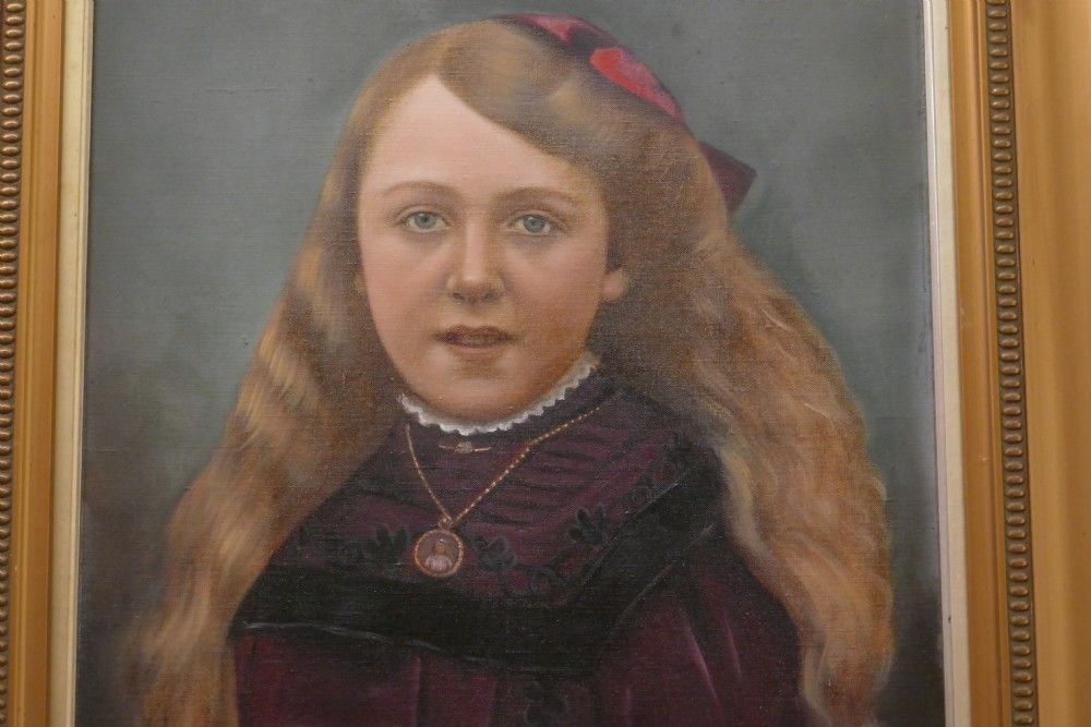 19th Century Oil On Canvas Portrait Of A Young Girl photo vinterior