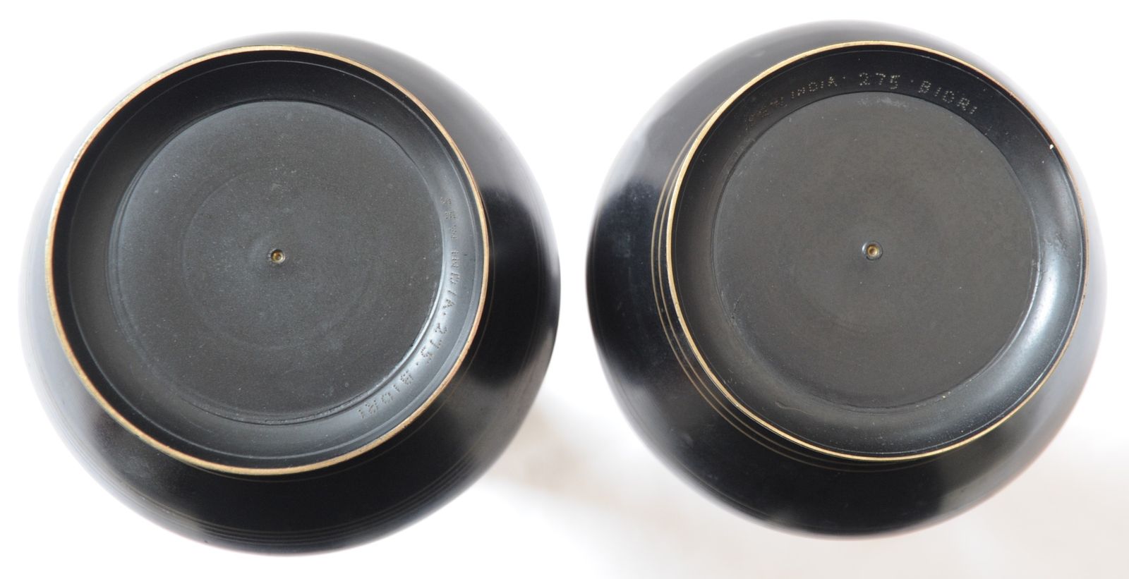 photo vinterior Vintage Pair Of Anglo Indian Bidriware Metal Vases With Silver Inlay
