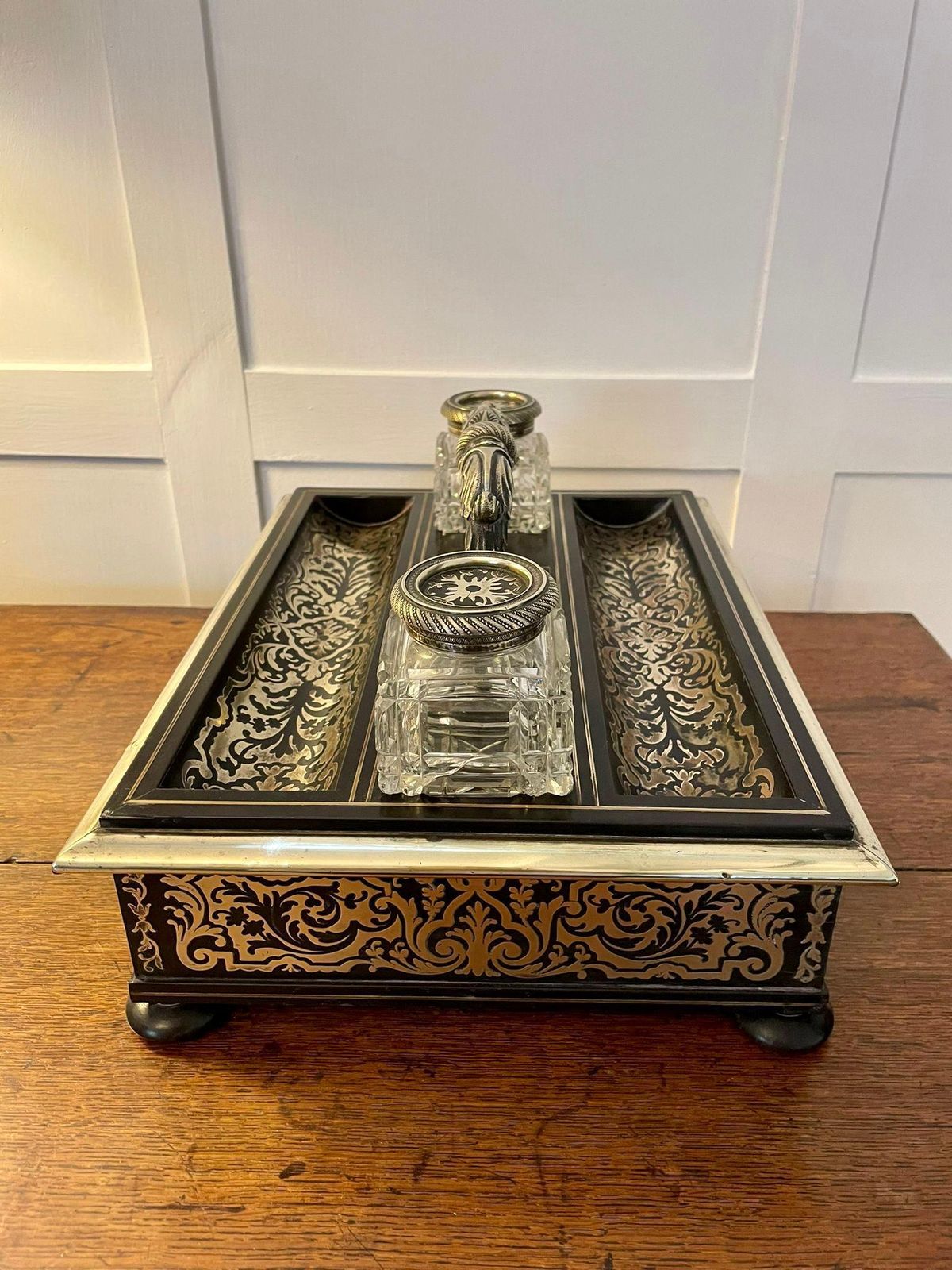 photo furniture Fine Quality Antique Victorian French Freestanding Inlaid Boulle Desk Set