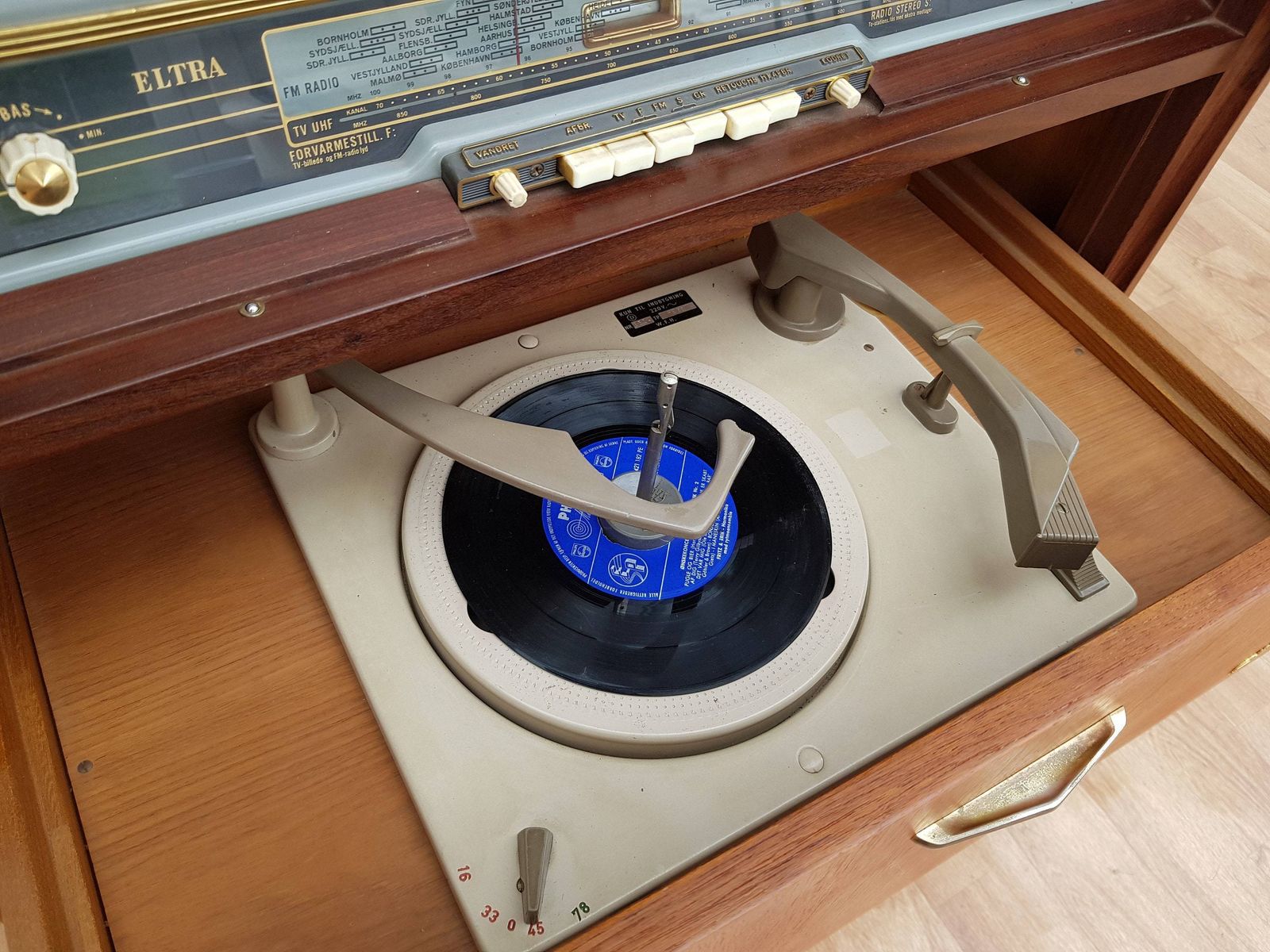 photo furniture Vintage Deens Televisie  En Grammofoonmeubel, Radio, Eltra Bella Vista, Jaren 1960, Teakhout.