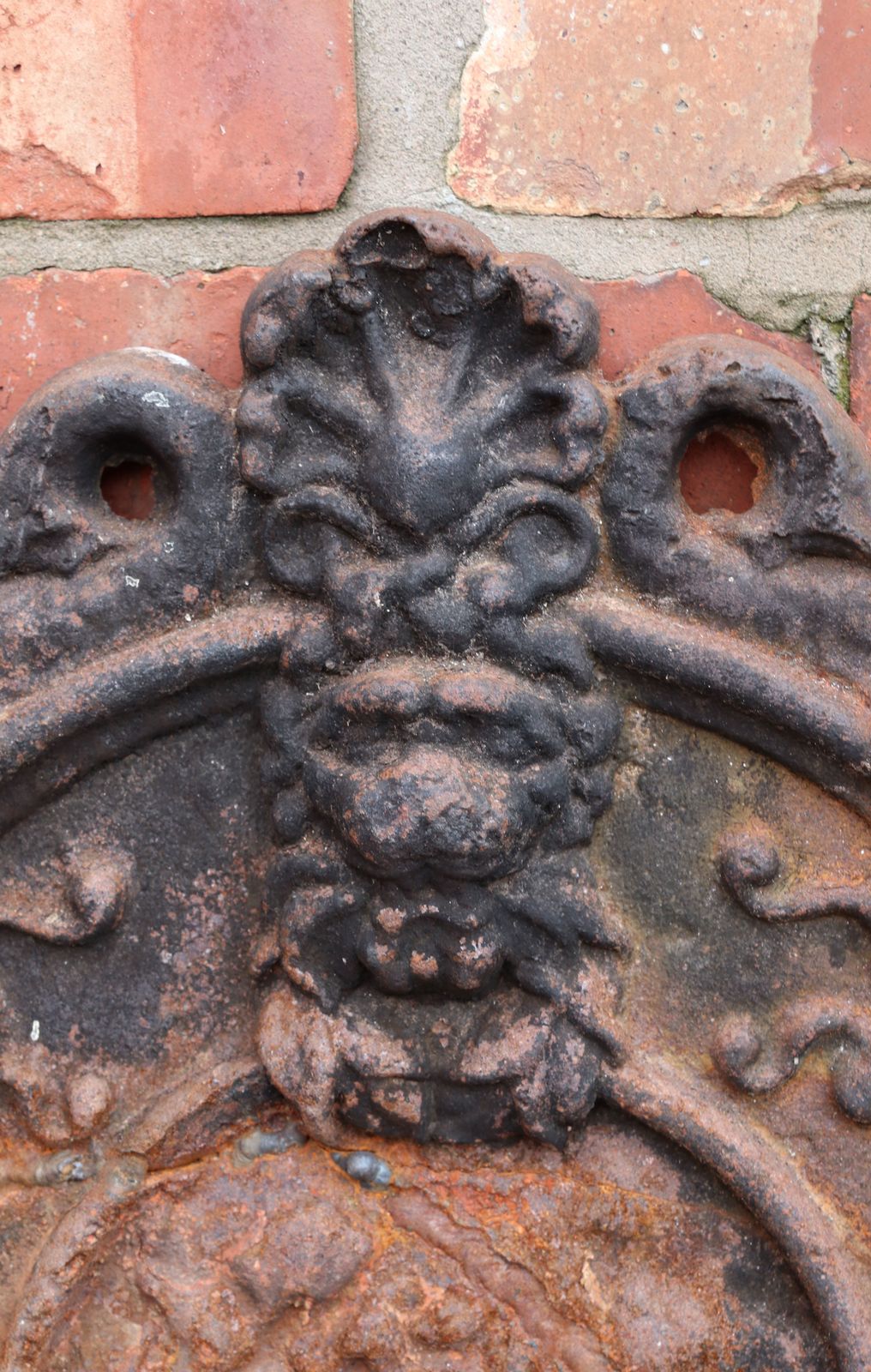 A Quality Cast Iron Arch Top Fireback photo vintage