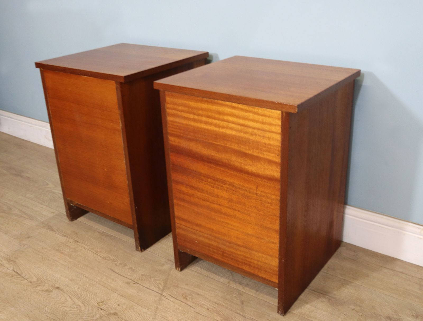 A Lovely Pair Of Retro Teak Veneered Bedside Cabinets. photo 195.0