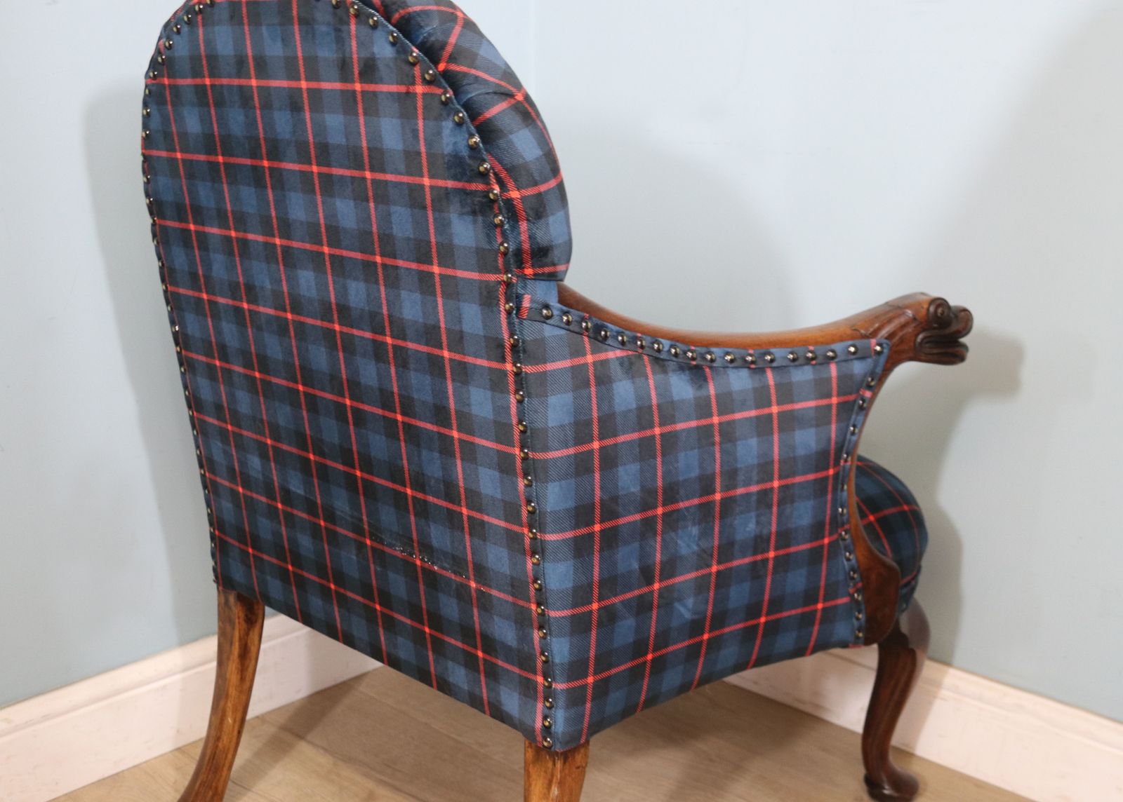 photo vintage A Lovely Early 20th Century Armchair In The Georgian Style.