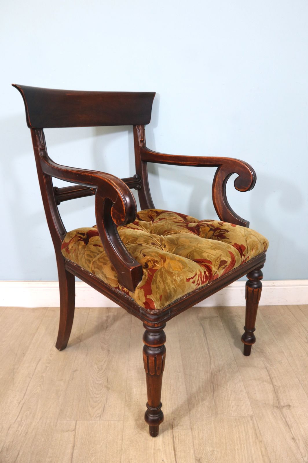 photo furniture A Lovely Comfortable Victorian Mahogany Bar Back Carver Chair