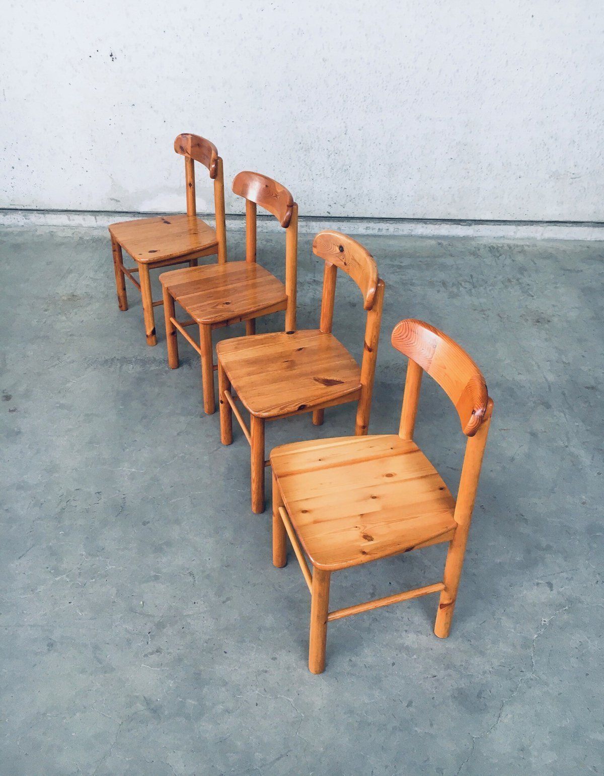1178.0 Deense Grenenhouten Stoelen En Tafel In De Stijl Van Rainer Daumiller, Ca. 1975 photo