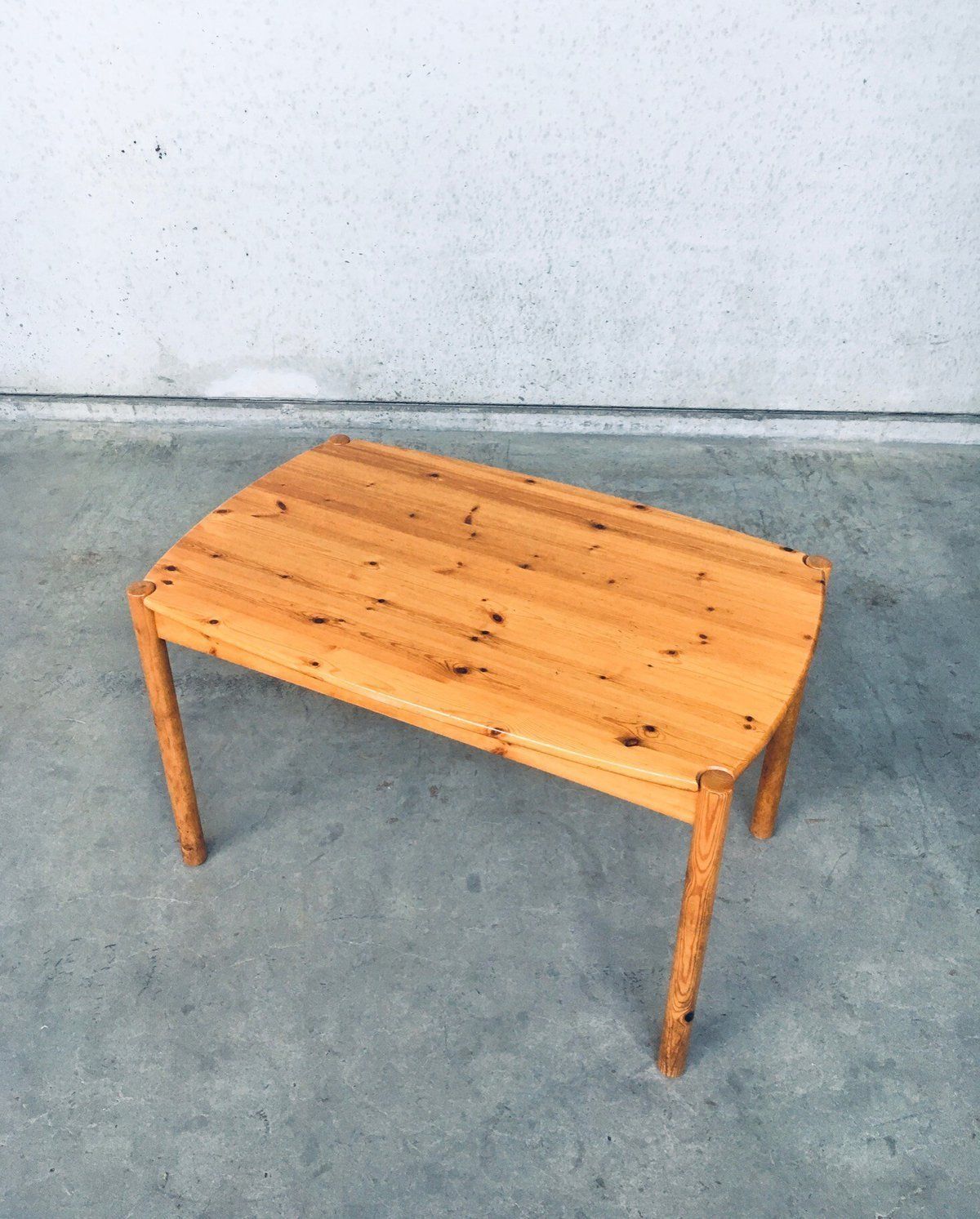 photo vinterior Deense Grenenhouten Stoelen En Tafel In De Stijl Van Rainer Daumiller, Ca. 1975