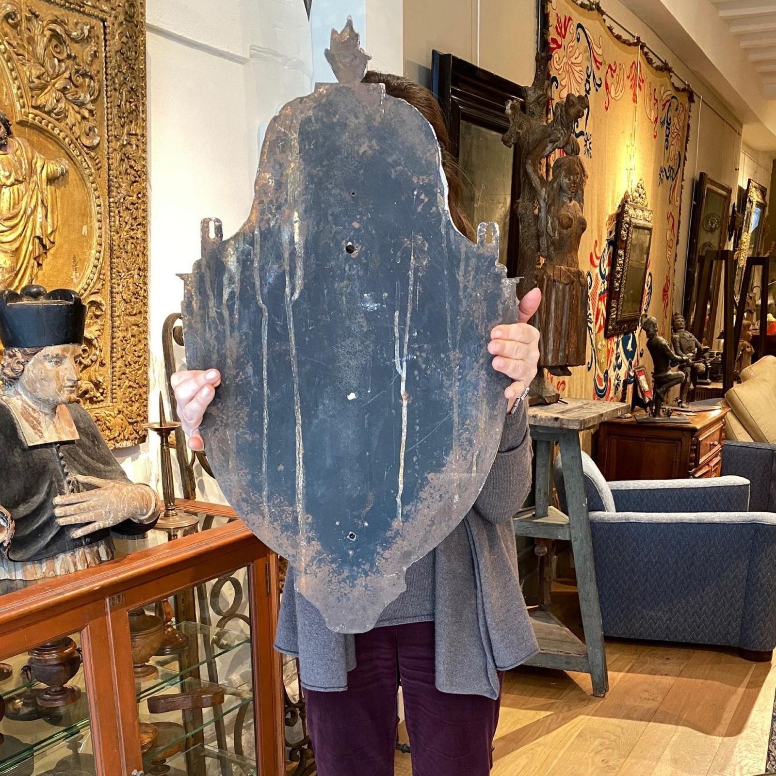 photo furniture Impressive Pair Of Large Early 19th Century French Tole Peinte And Parcel Gilt Wall Lanterns
