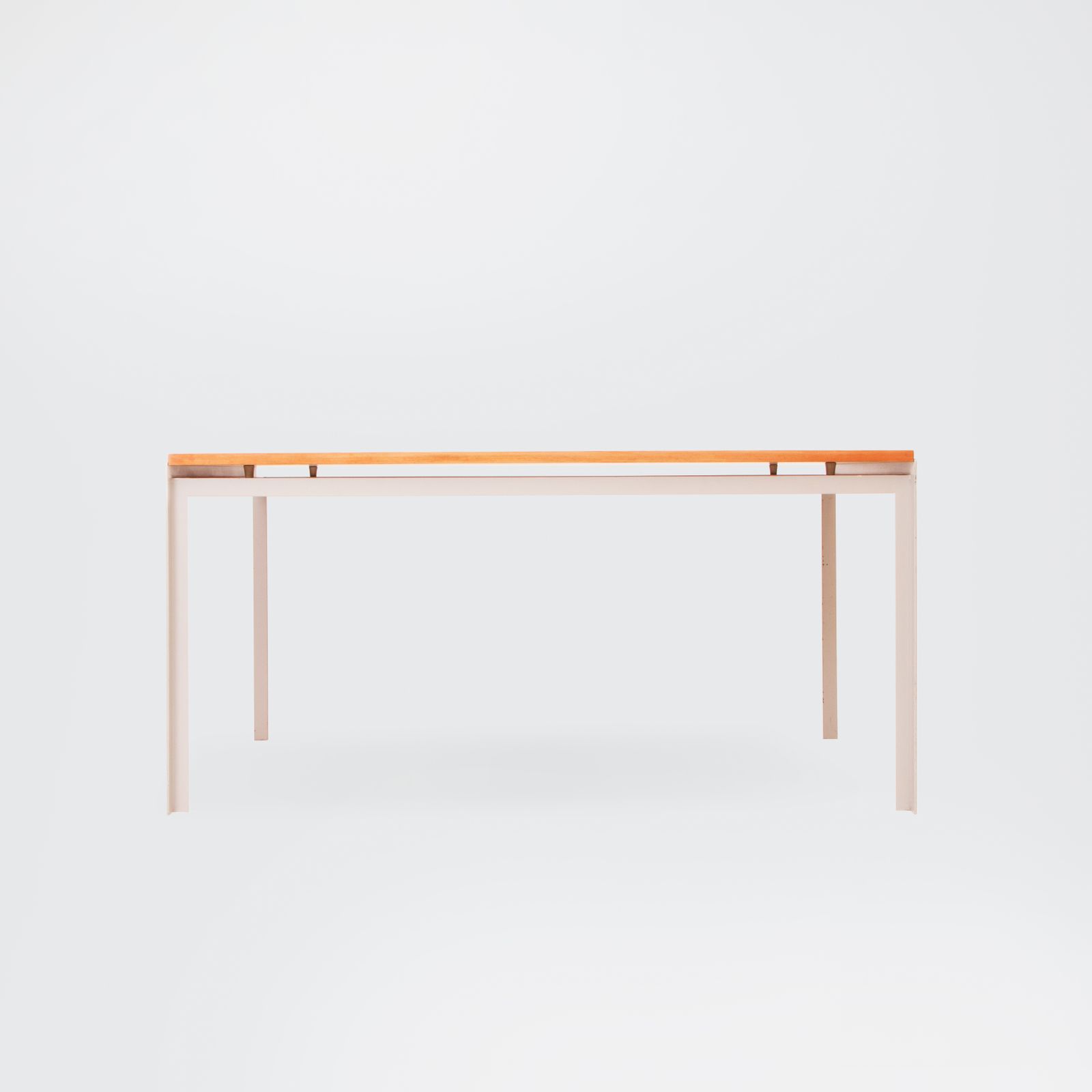 Poul Kjærholm ‘Academy Table’ photo vinterior