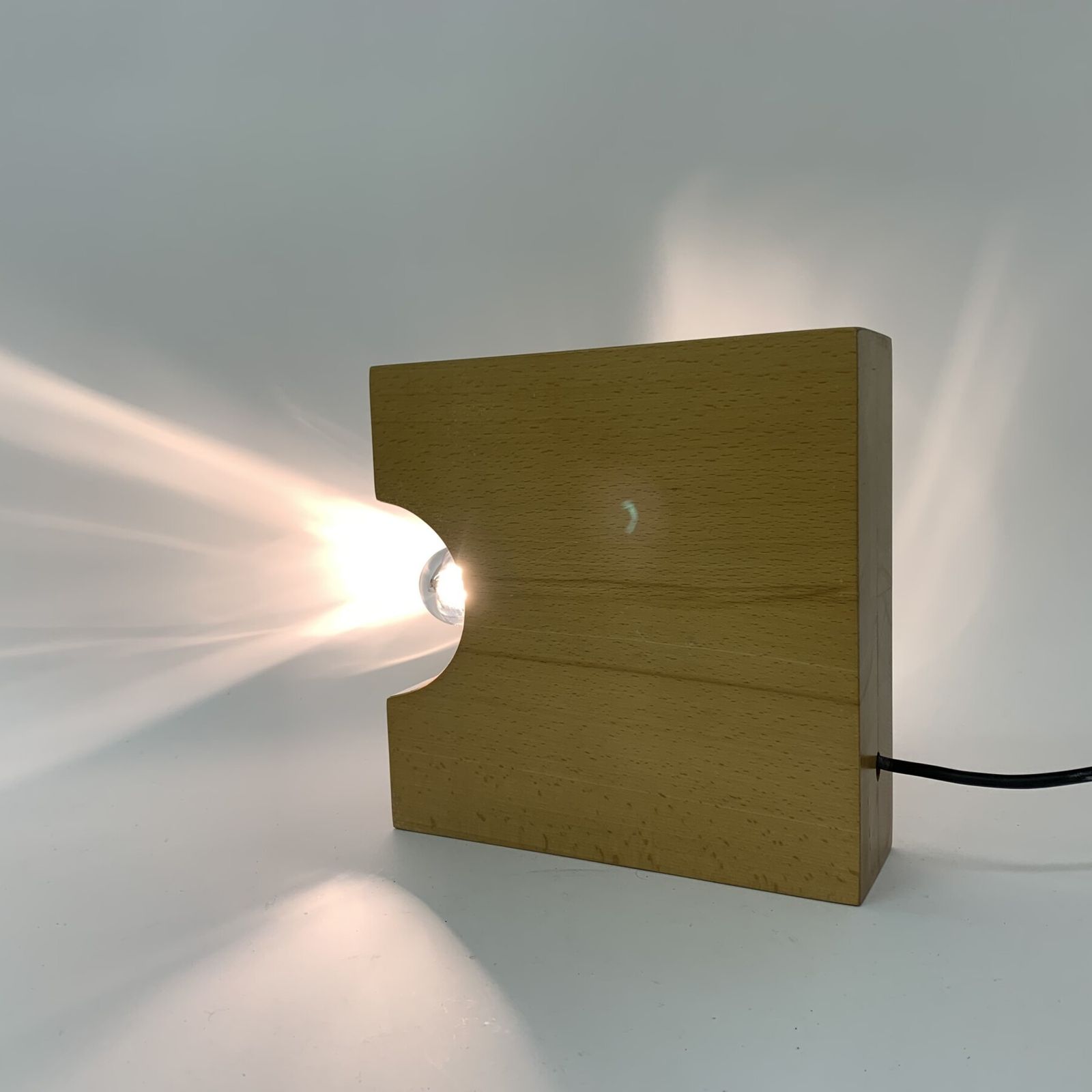 Mid Century Design Tafellamp Van Massief Hout, Jaren 1970, Minimalistisch photo vinterior