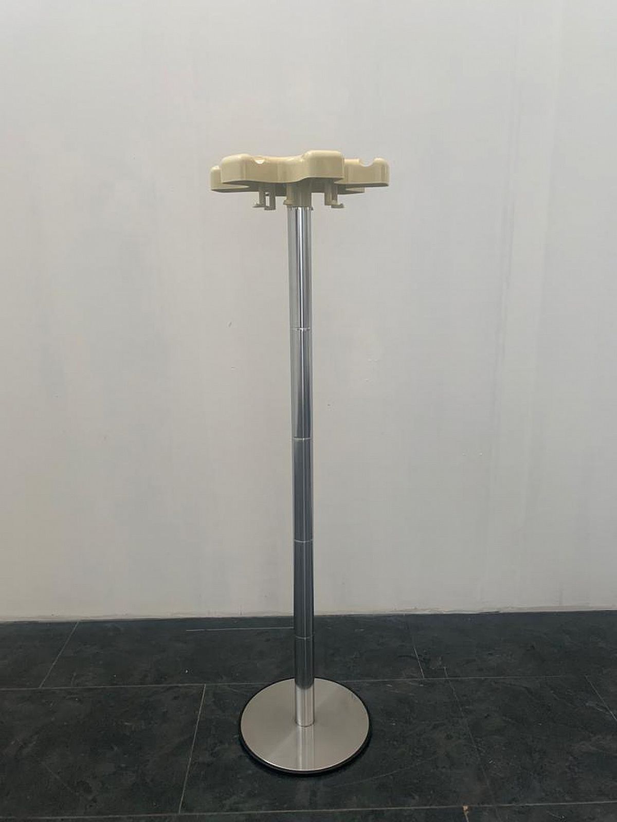 Coat Rack In Steel By Lucci & Orlandini For Velca, 70s photo furniture